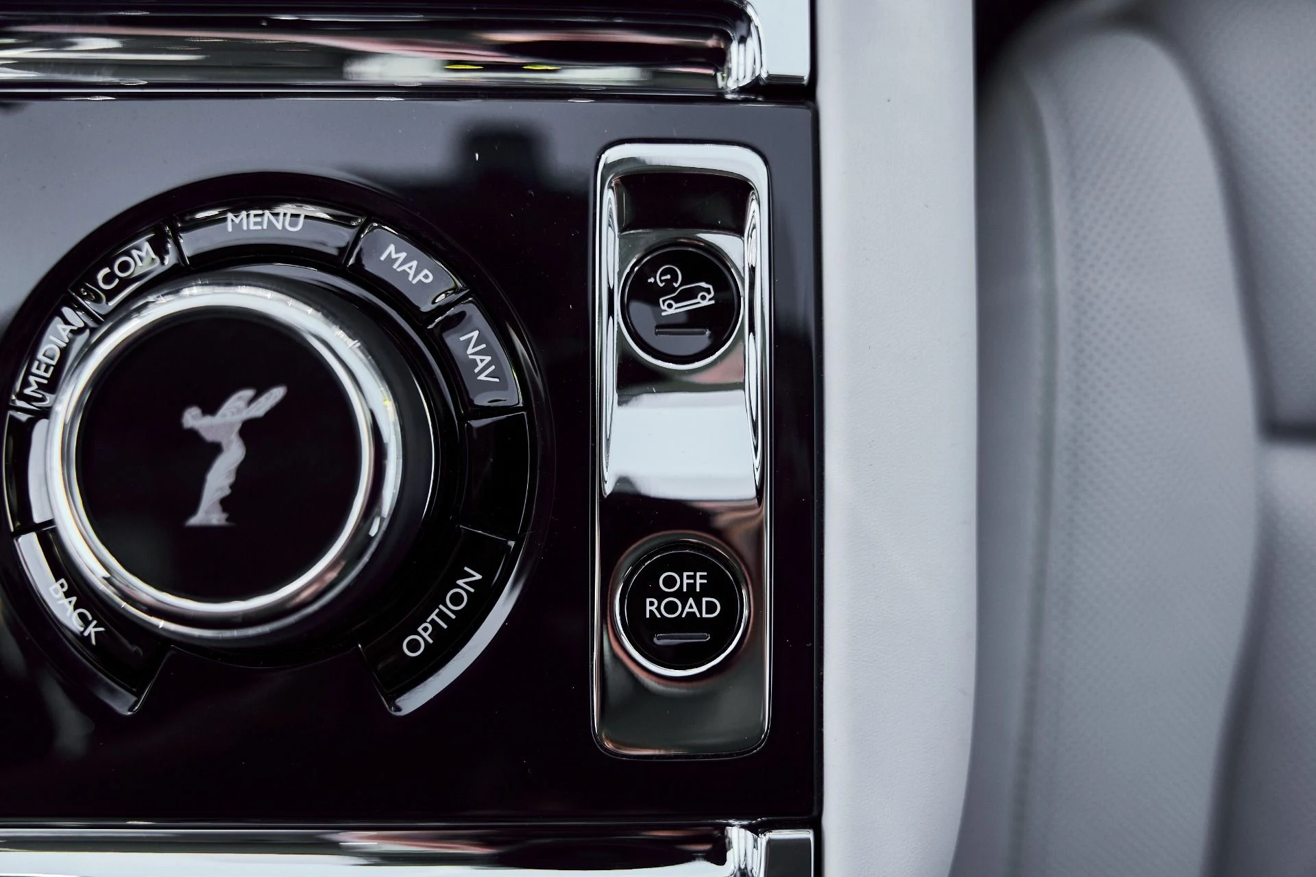 mph085_2268614686_Used_2024_Rolls_Royce_Cullinan_Base_1773162699_1d4a3b93c6