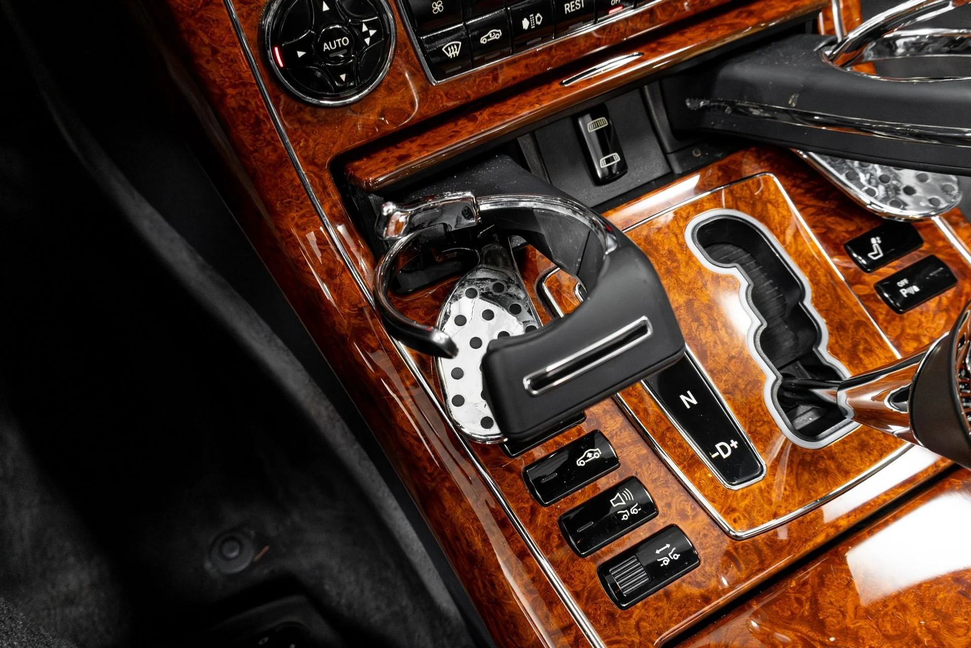 mph085_2520303436_Used_2004_Maybach_57_1769486757_324276be91