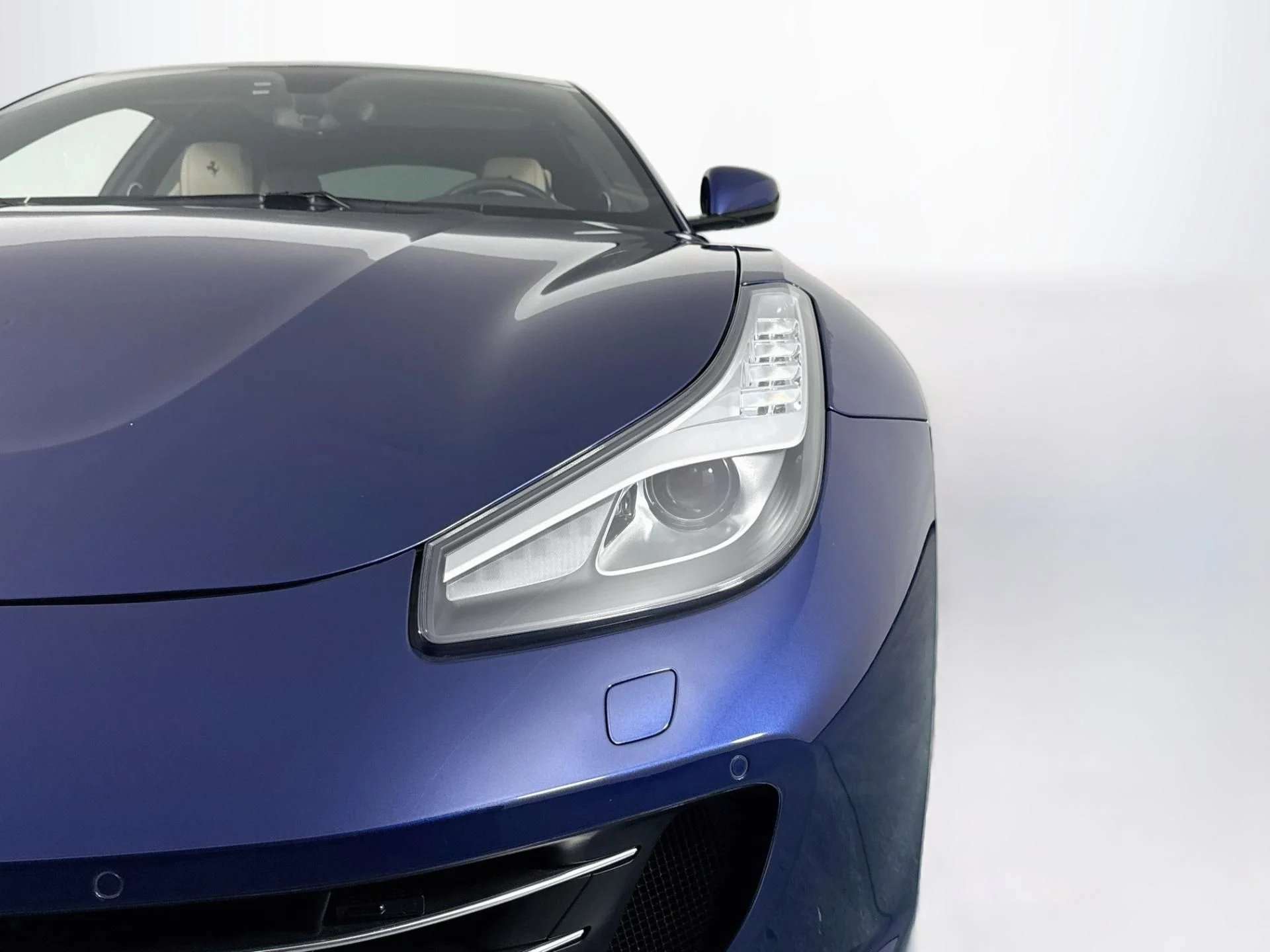 mph085_2540407116_Used_2019_Ferrari_GTC_4_Lusso_1792629217_0dcf31c278