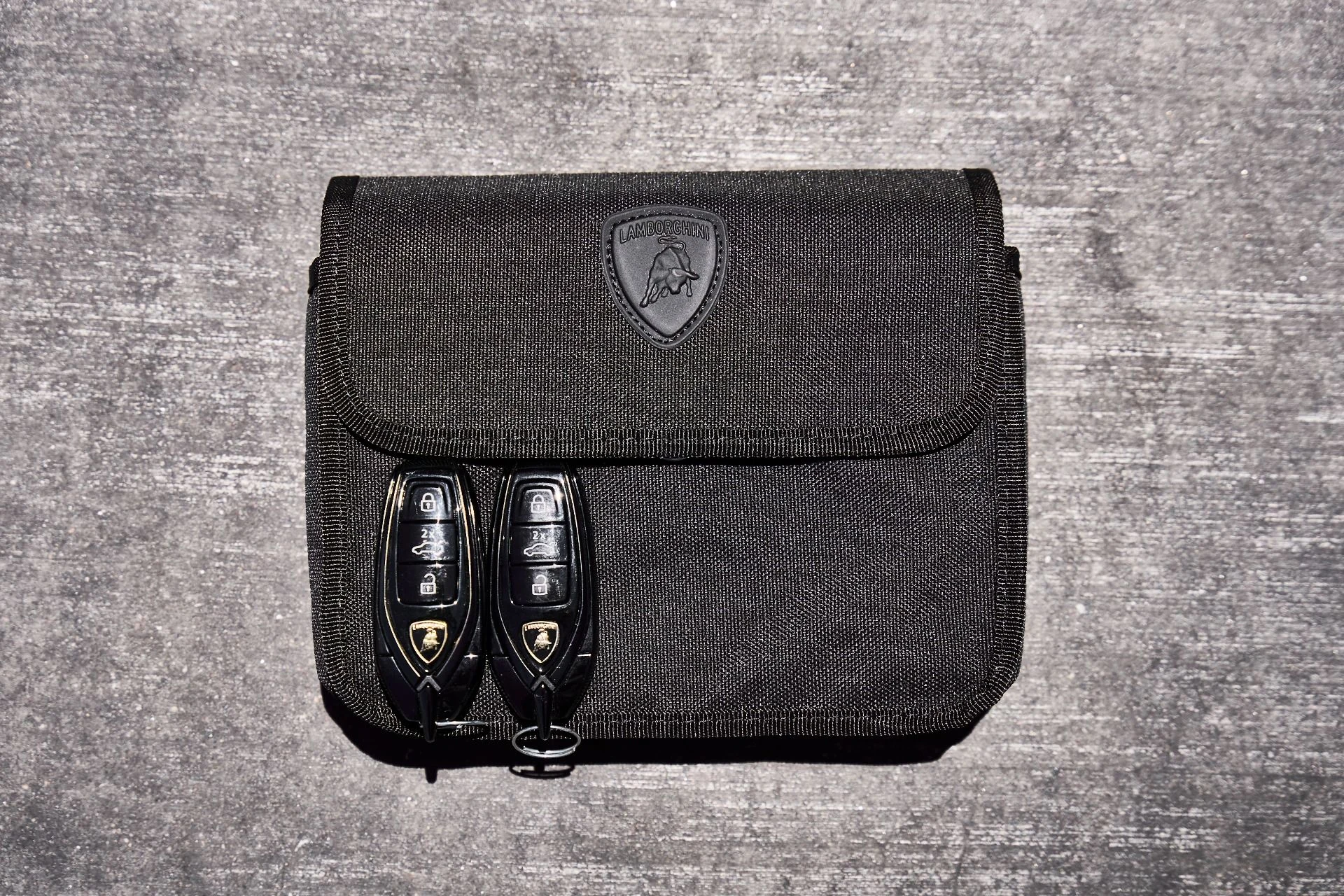 mph085_2668707721_Used_2025_Lamborghini_Urus_SE_1780417891_fc5834806e