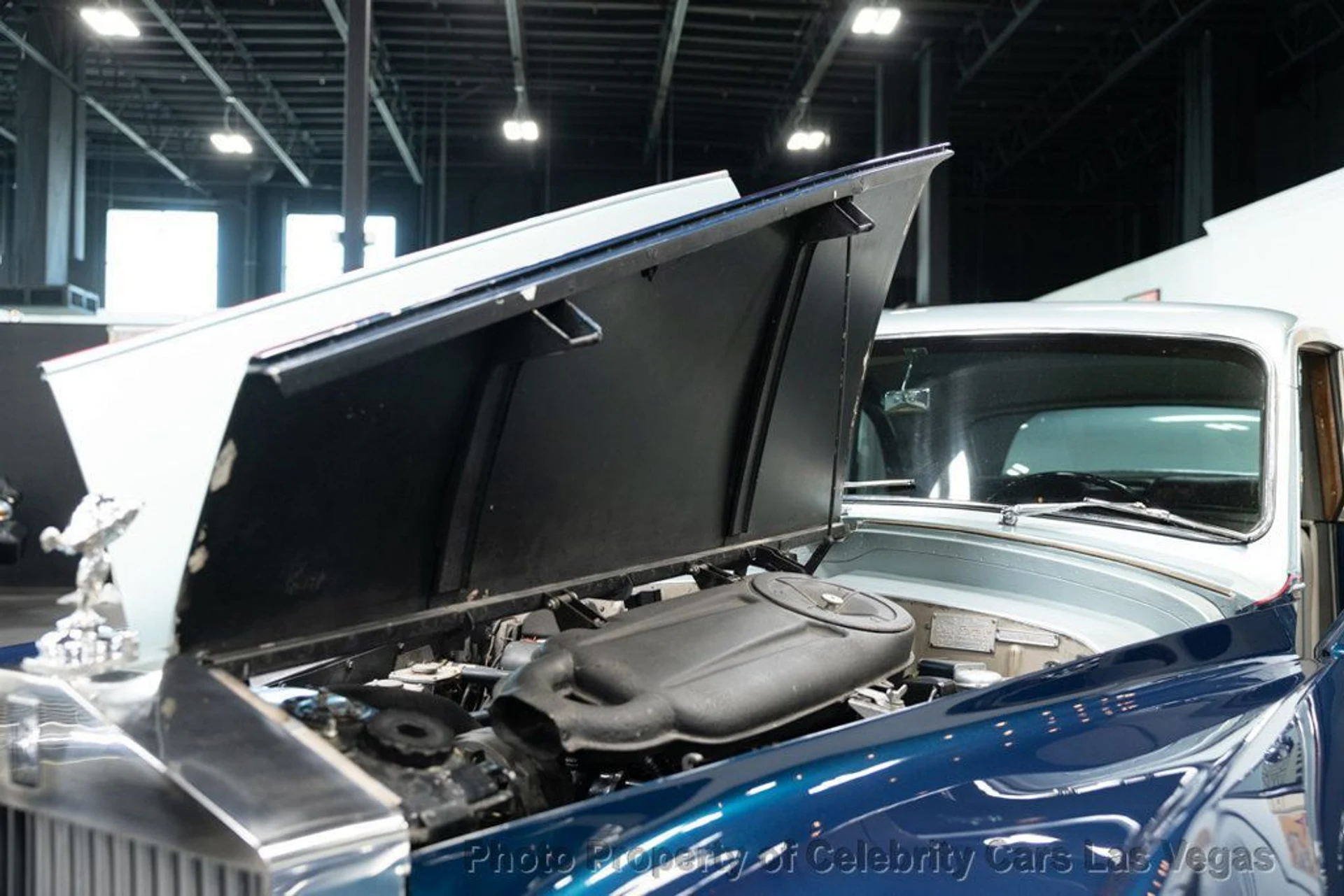 mph085_2731476128_used_1962_rolls_royce_phantom_v_phantomvlimousinebyjamesyoung_9707_22531997_86_1024_581a18f49b