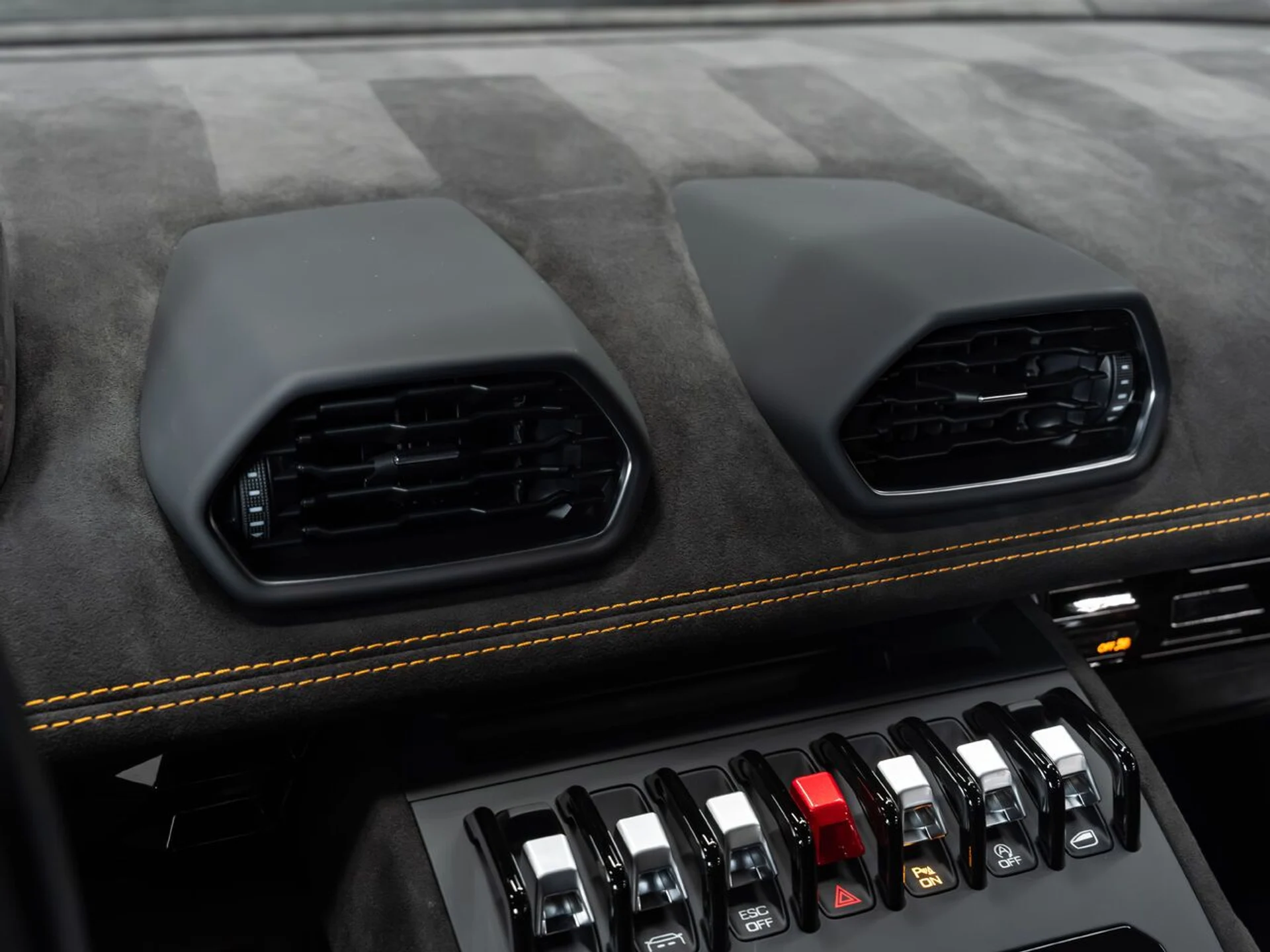 mph085_293127374_lamborghini_huracan_2023_c038ec4937