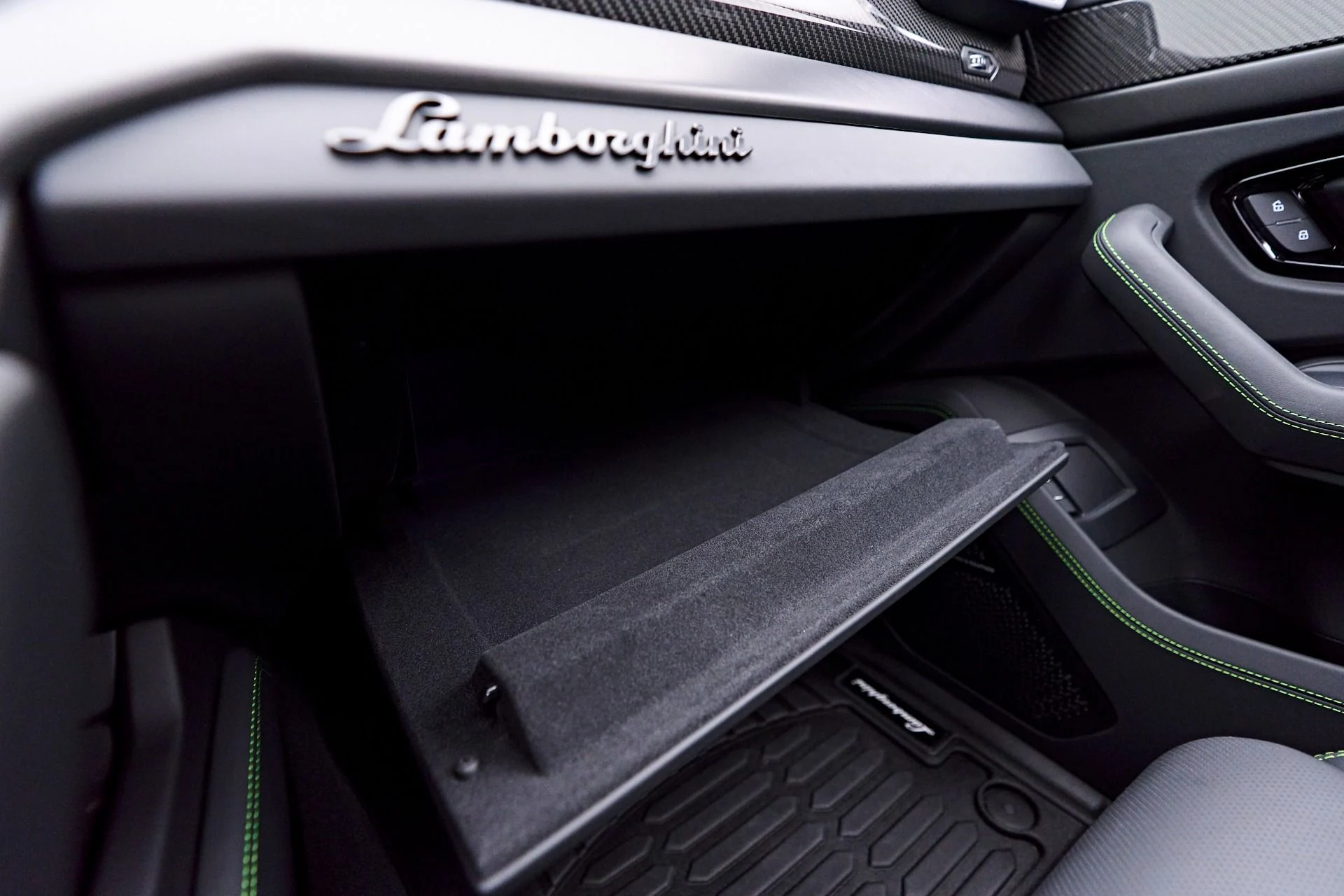 mph085_2990410068_Used_2024_Lamborghini_Urus_S_1753236168_e5a95717ed