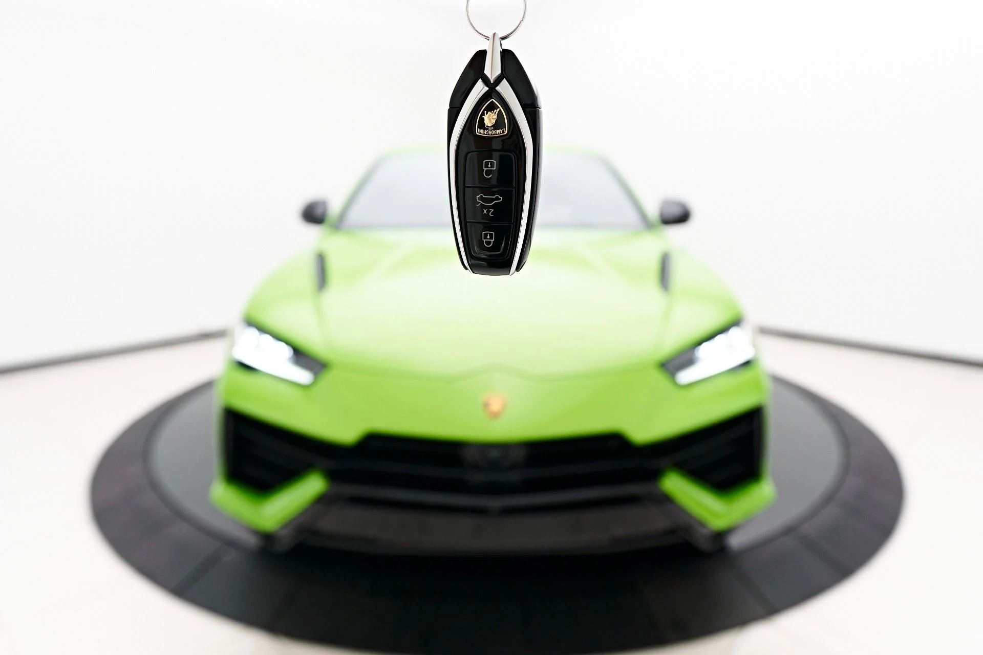 mph085_3024541554_Used_2023_Lamborghini_Urus_S_1692657144_2211d1d37e