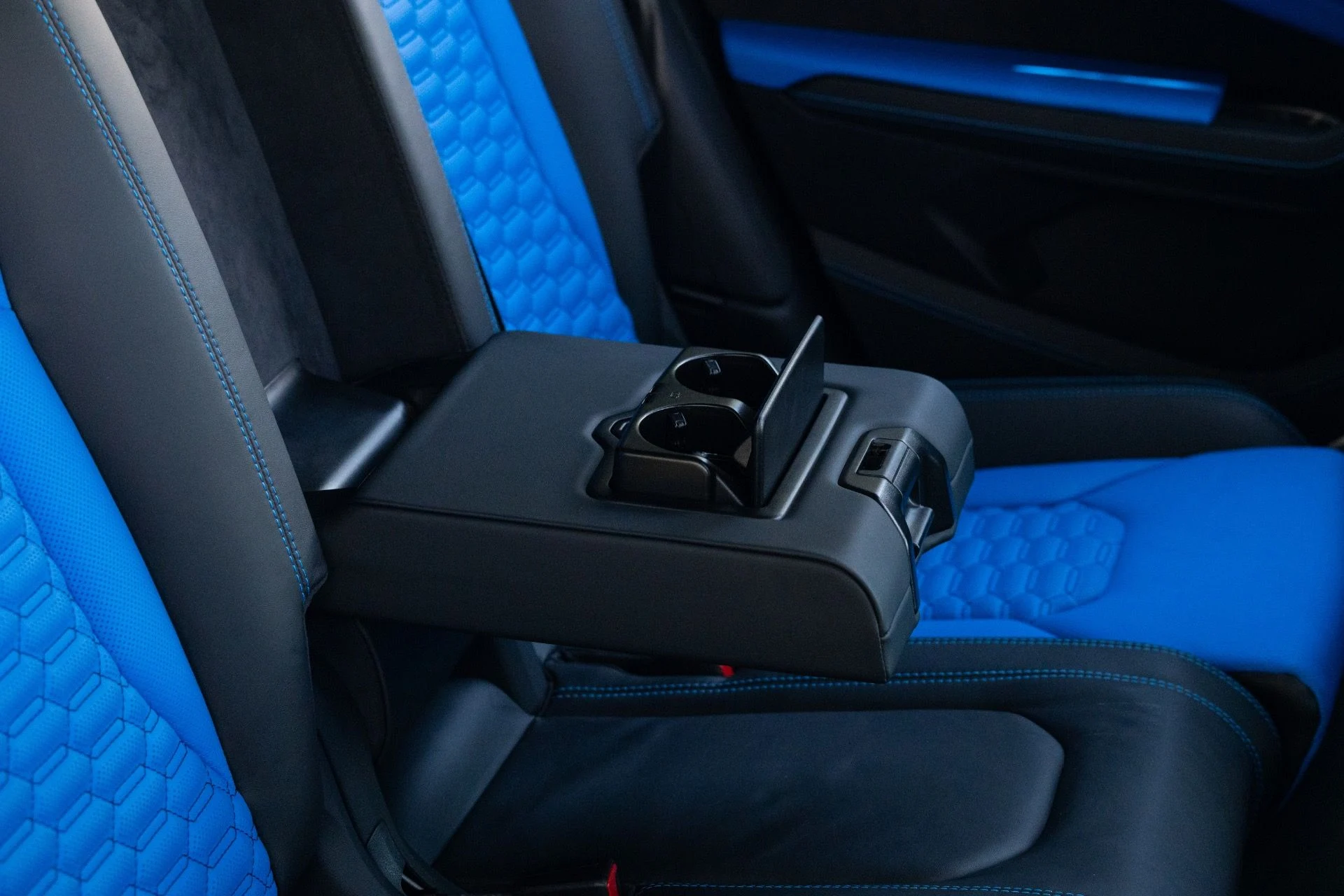 mph085_3225638847_Used_2019_Lamborghini_Urus_1781242066_c46ea75df8