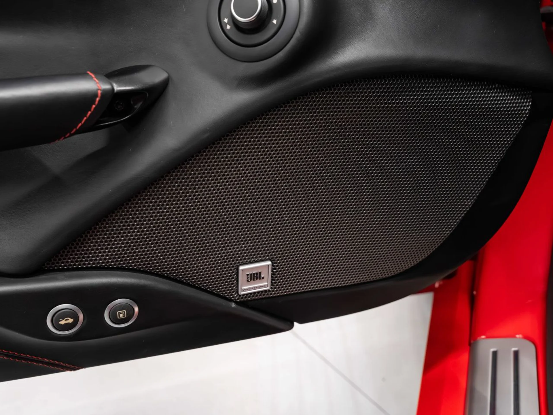 mph085_3237711718_ferrari_488_gtb_2017_d81170680b