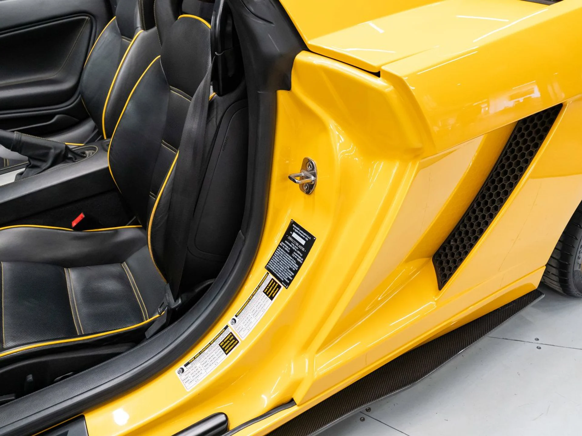 mph085_3263395343_lamborghini_gallardo_2006_1d2425b756