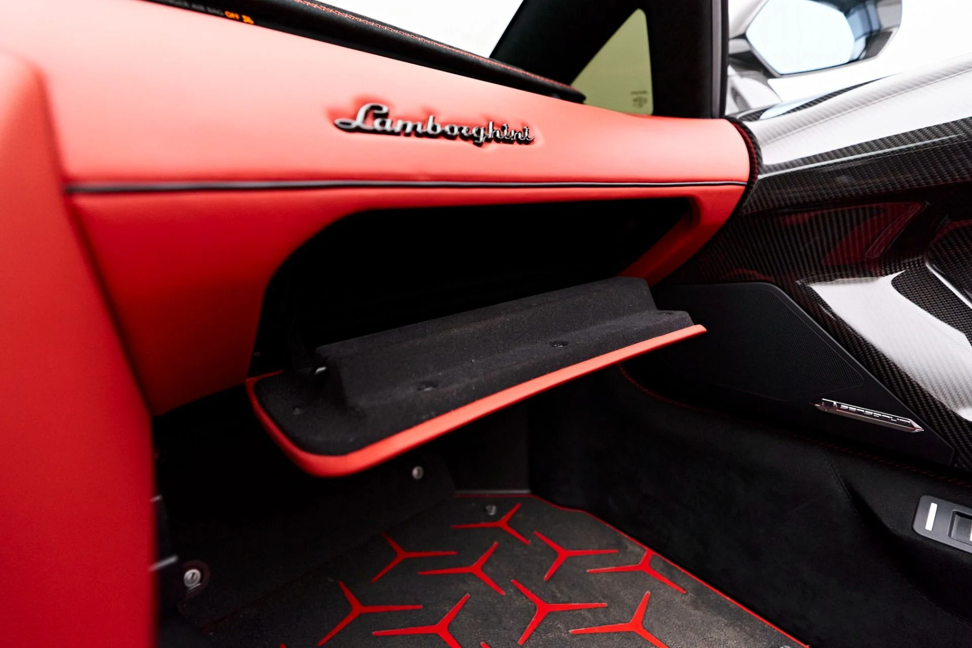 mph085_3309634190_Used_2021_Lamborghini_Aventador_SVJ_Base_1722739728_4caef6f7da