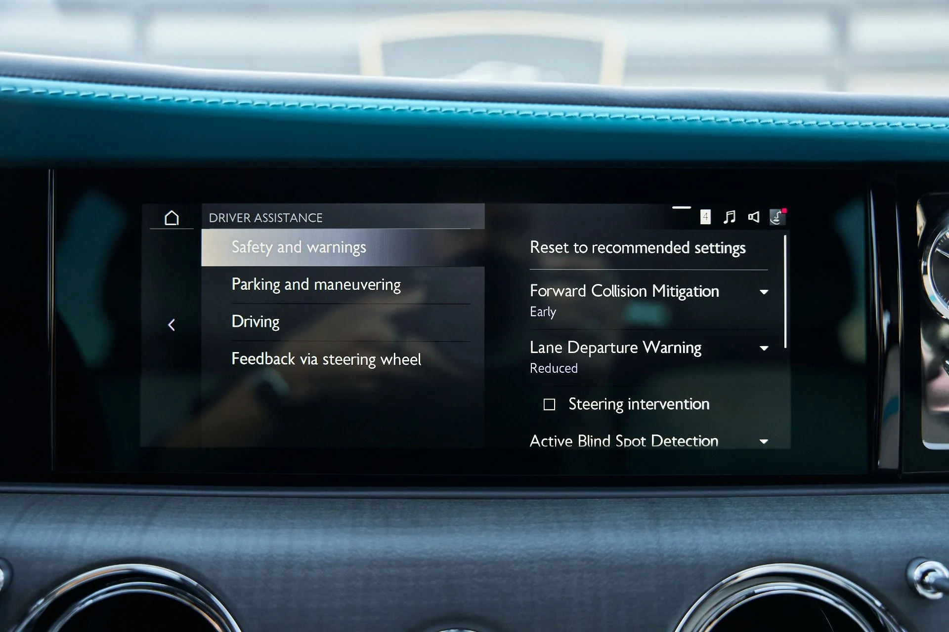 mph085_3333765534_Used_2025_Rolls_Royce_Ghost_Base_1770087540_16e45a0489