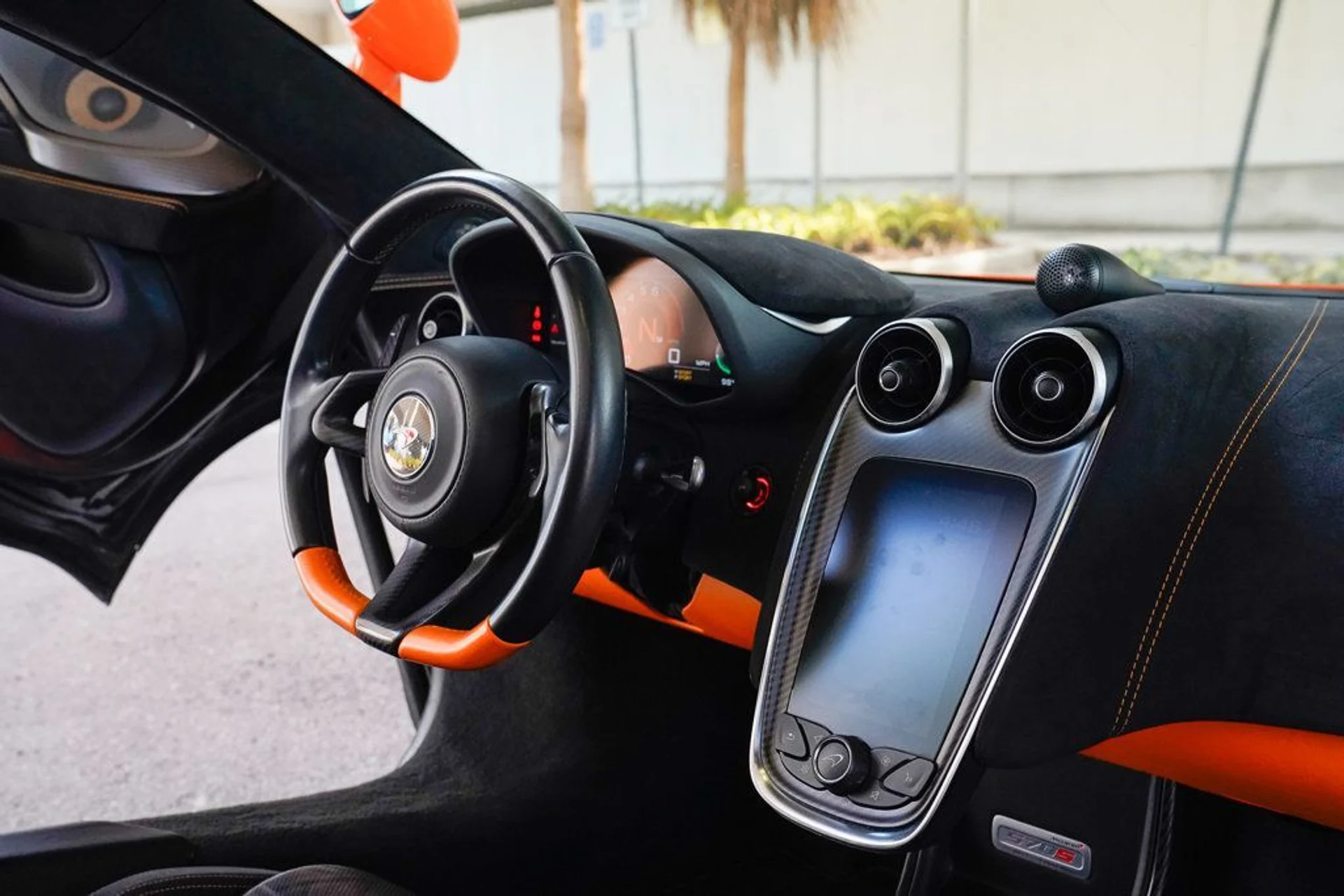 mph085_3375022202_used_2018_mclaren_570s_spider_14354_22891400_86_1024_078401a2d5