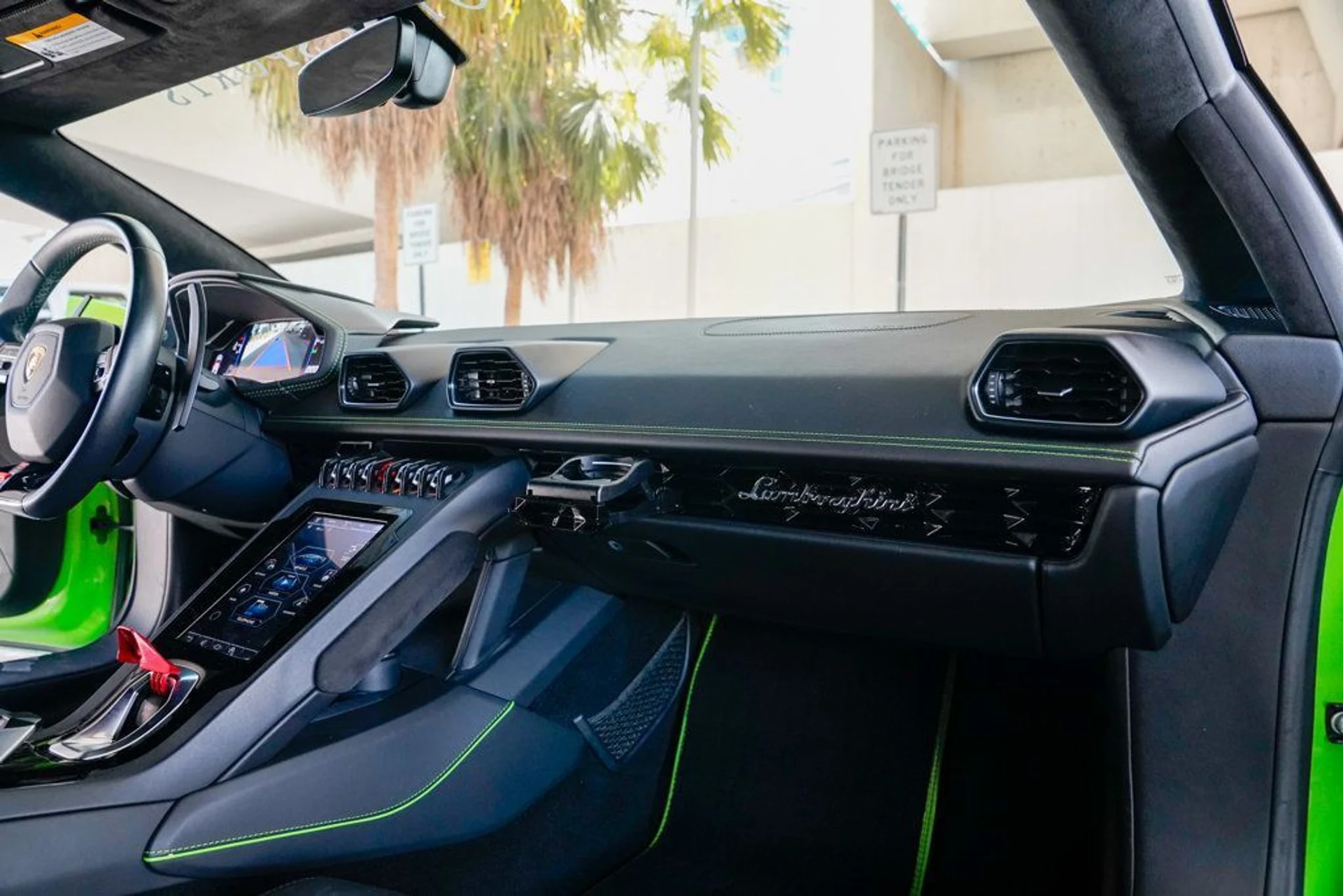 mph085_3402664629_used_2020_lamborghini_huracan_evo_coupeawd_14354_22890839_86_1024_cff1032285