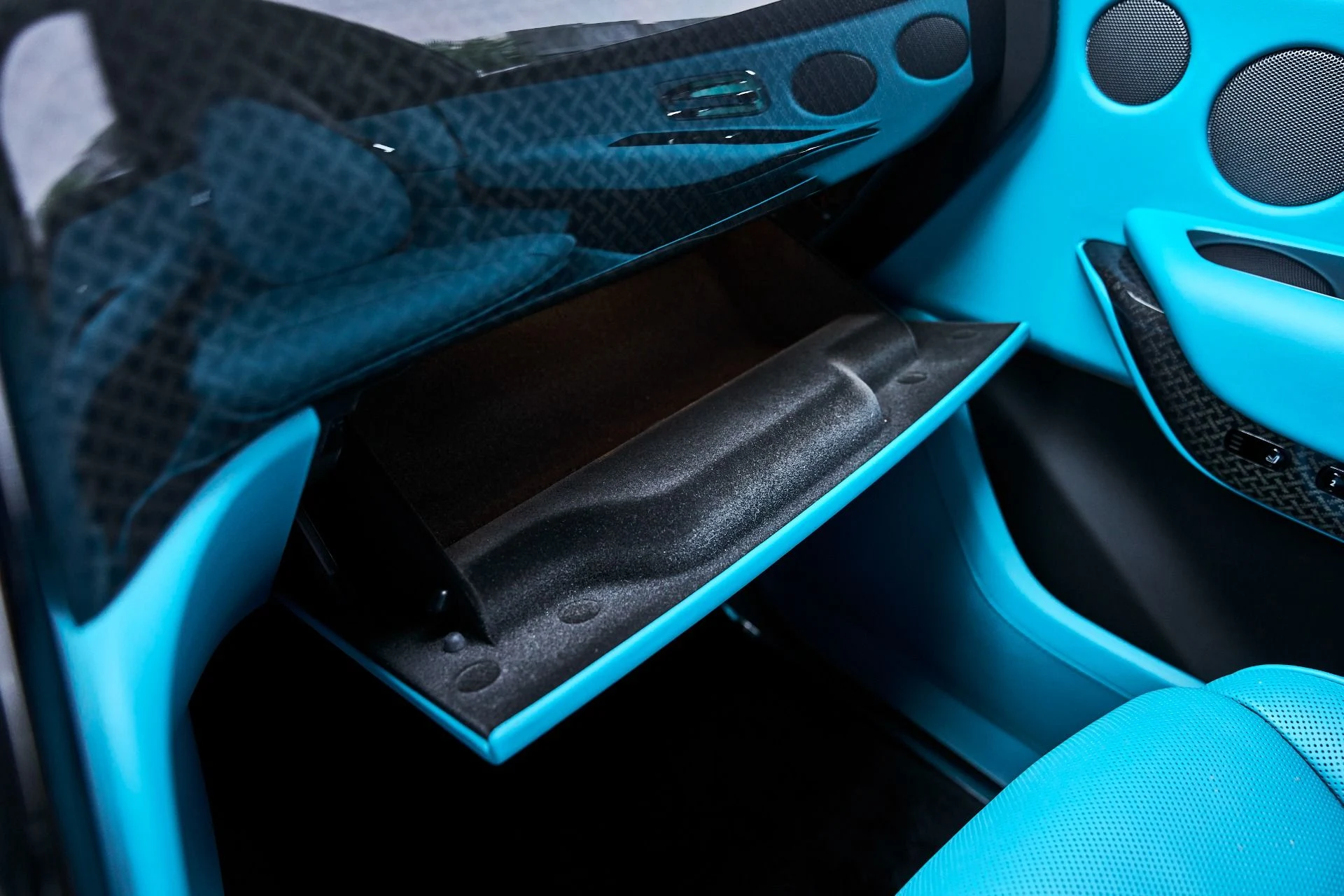 mph085_3410414656_Used_2025_Rolls_Royce_Cullinan_Black_Badge_1774912622_de63afd303