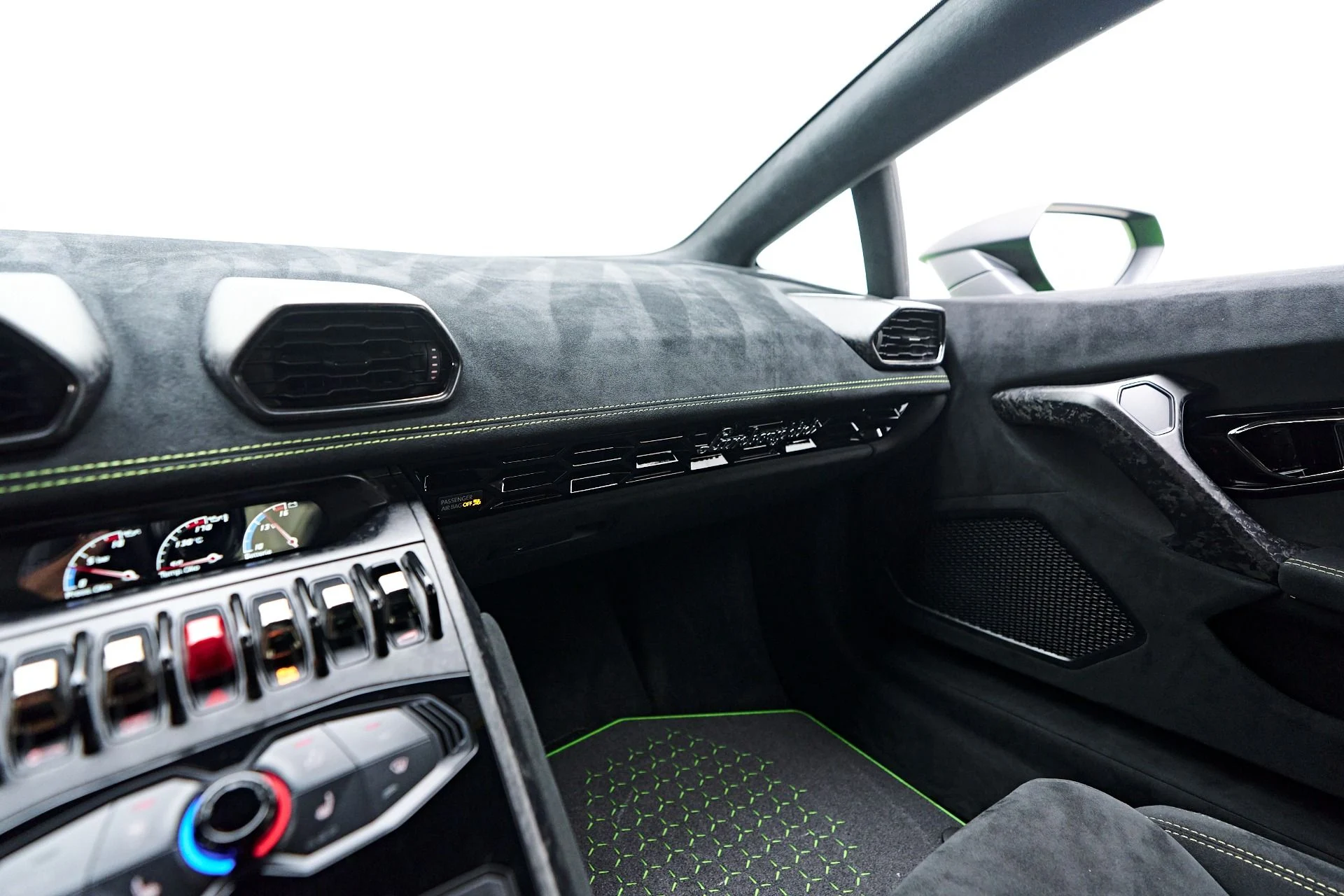 mph085_3456986406_Used_2019_Lamborghini_Huracan_Performante_1757626124_a4a96cfb3f