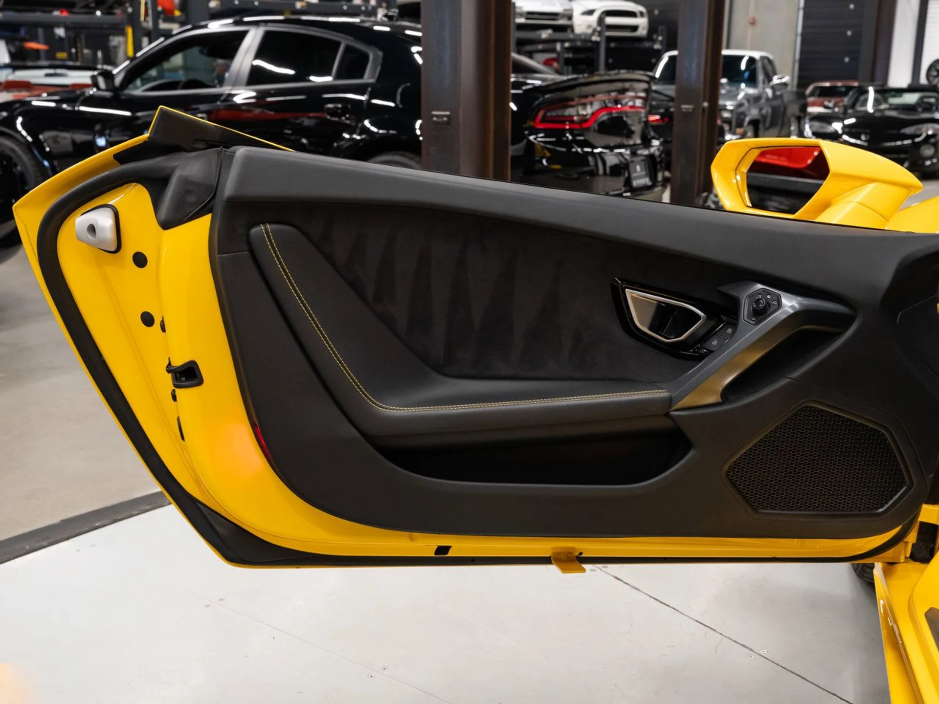 mph085_3724674471_lamborghini_huracan_2017_f4ef1ce2e6