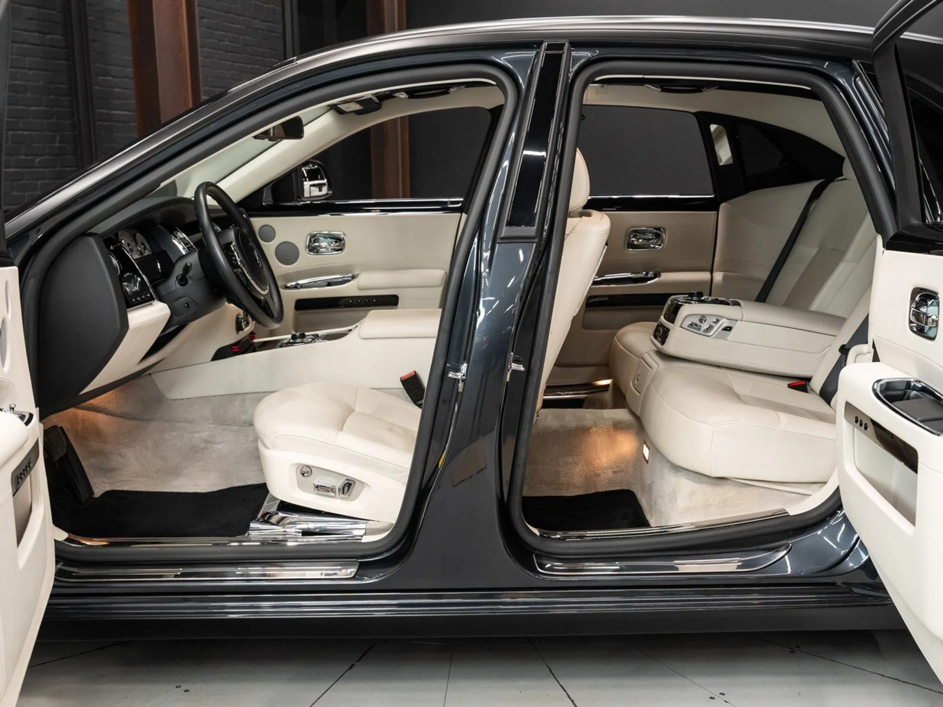 mph085_3868540338_rolls_royce_ghost_2012_e814cf31ab