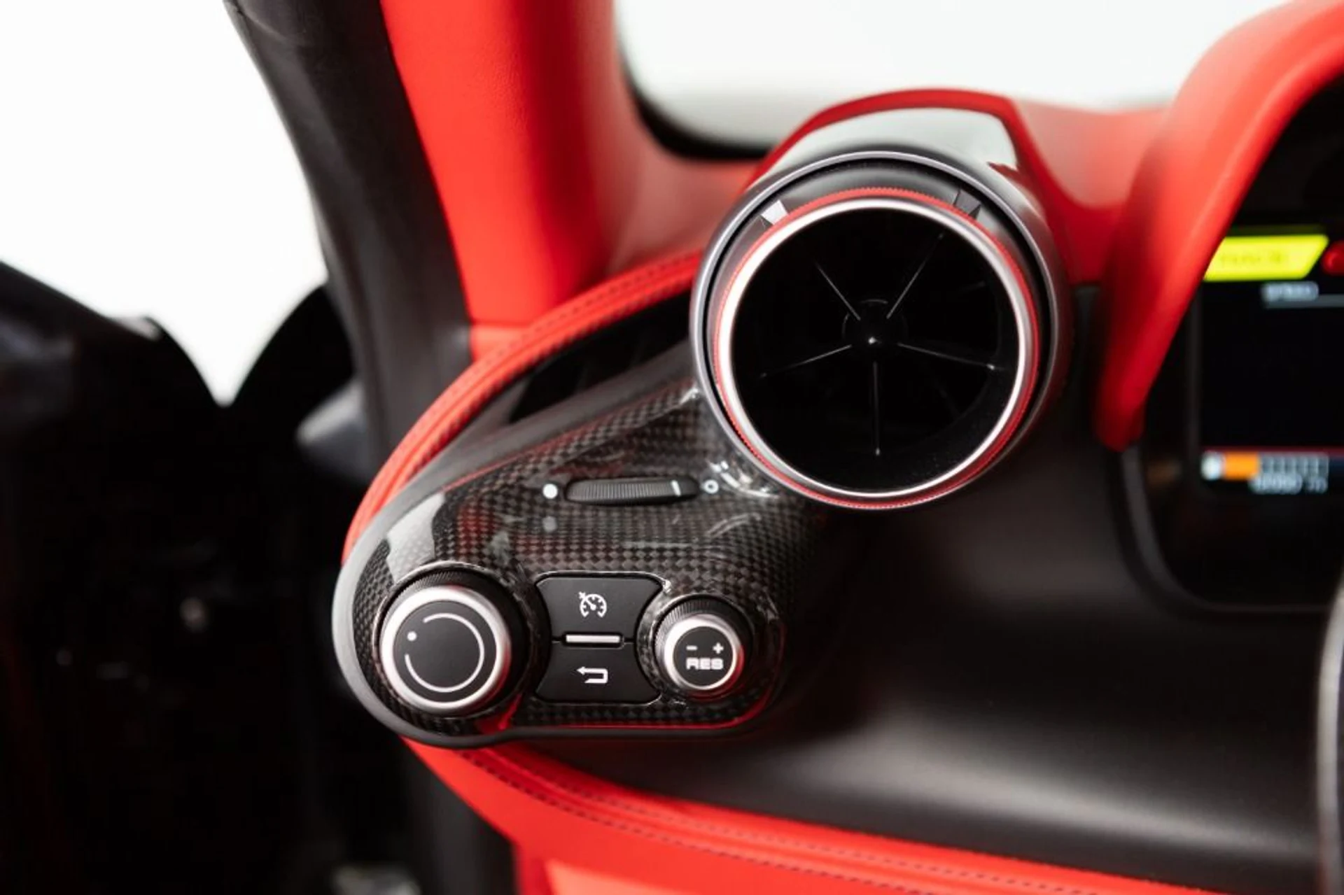 mph085_4276533595_Used_2021_Ferrari_F8_Spider_b9f3282e58