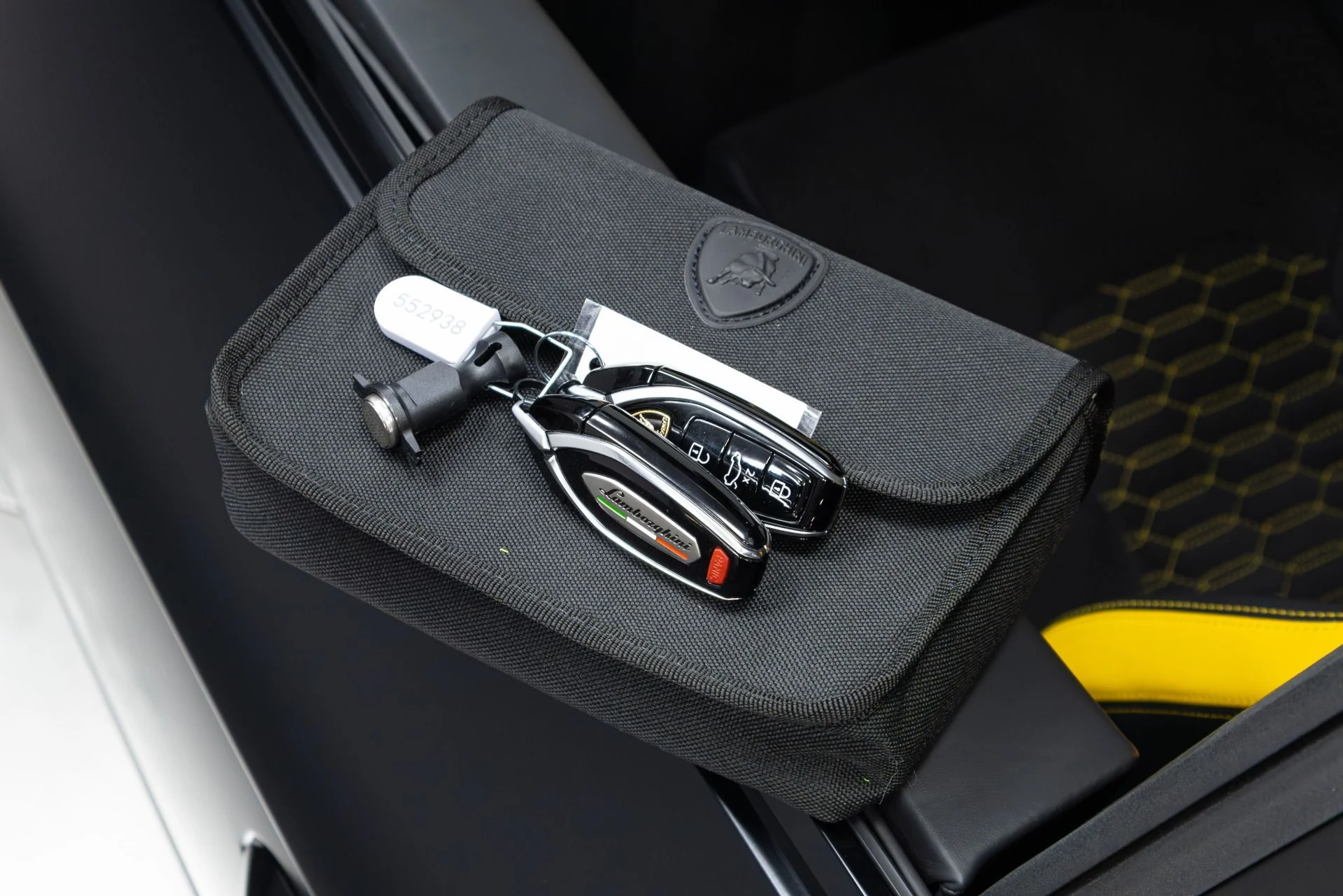 mph085_898153635_Used_2022_Lamborghini_Urus_Graphite_Capsule_1775757245_f24dd959f5