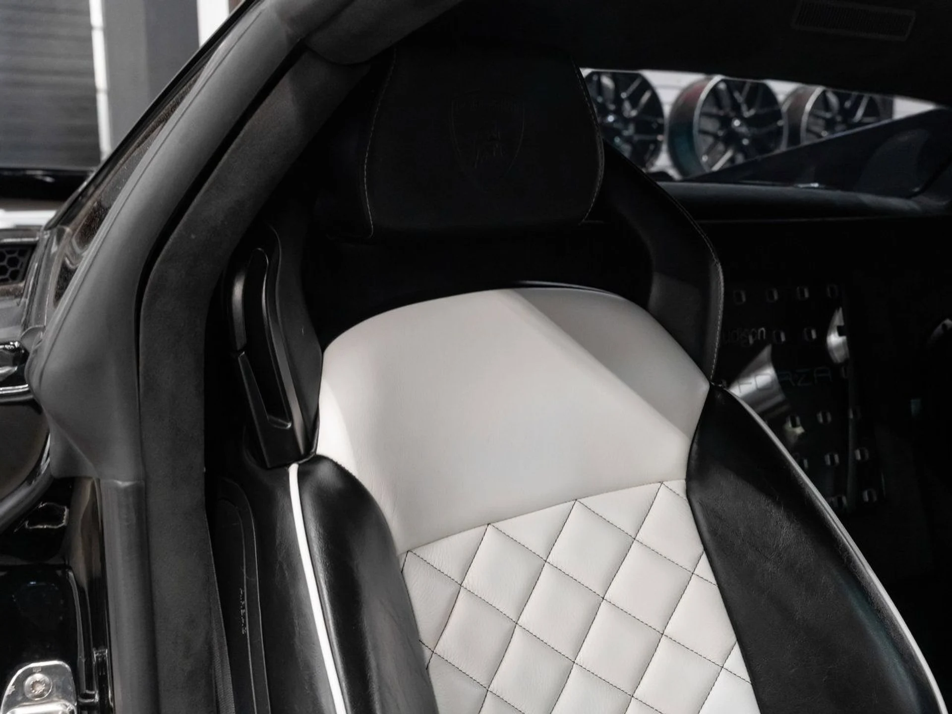 mph085_95255473_lamborghini_gallardo_2007_beaca20773