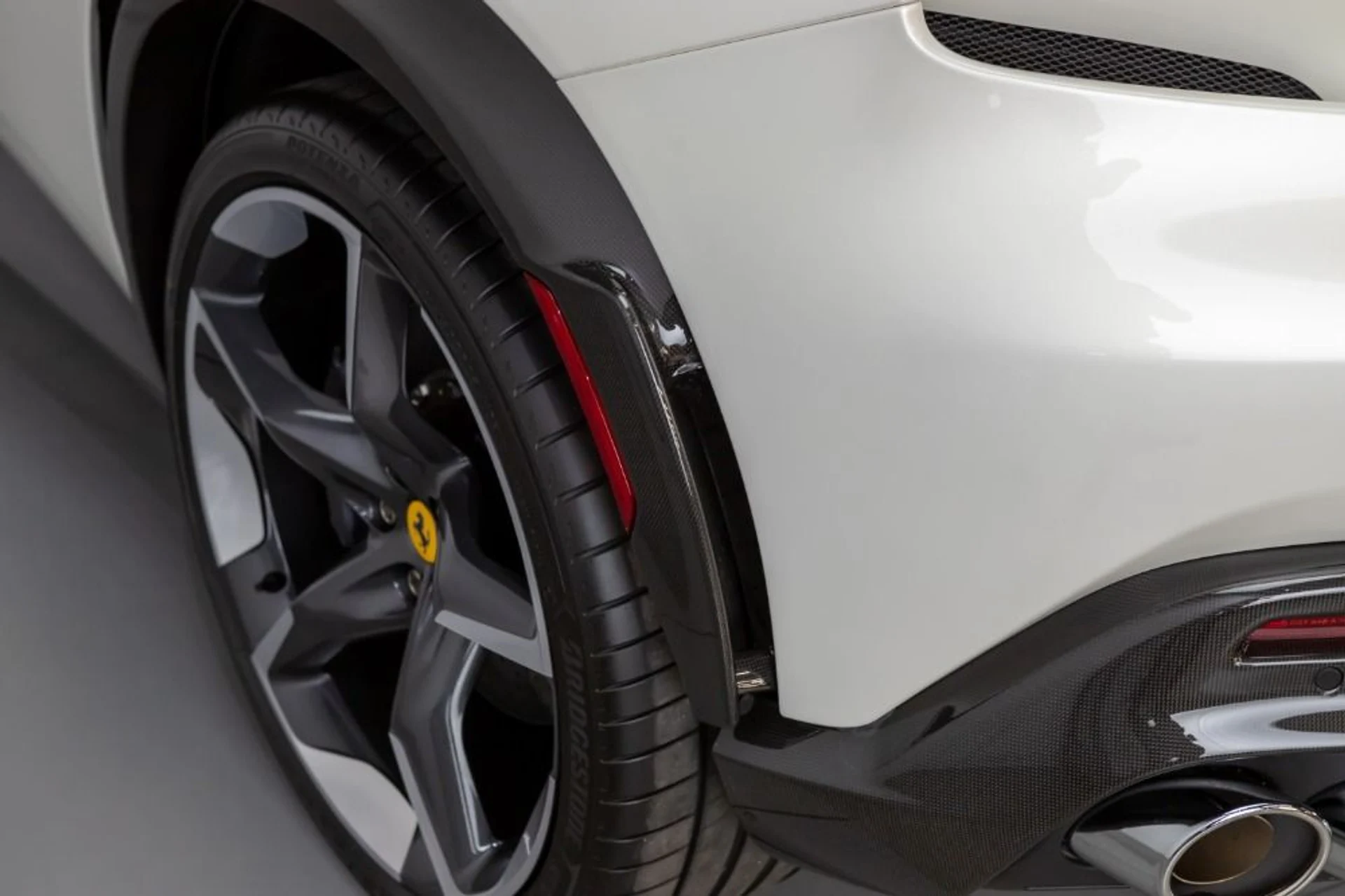 mph086_1036221469_Used_2023_Ferrari_Purosangue_1709735807_60eb268223