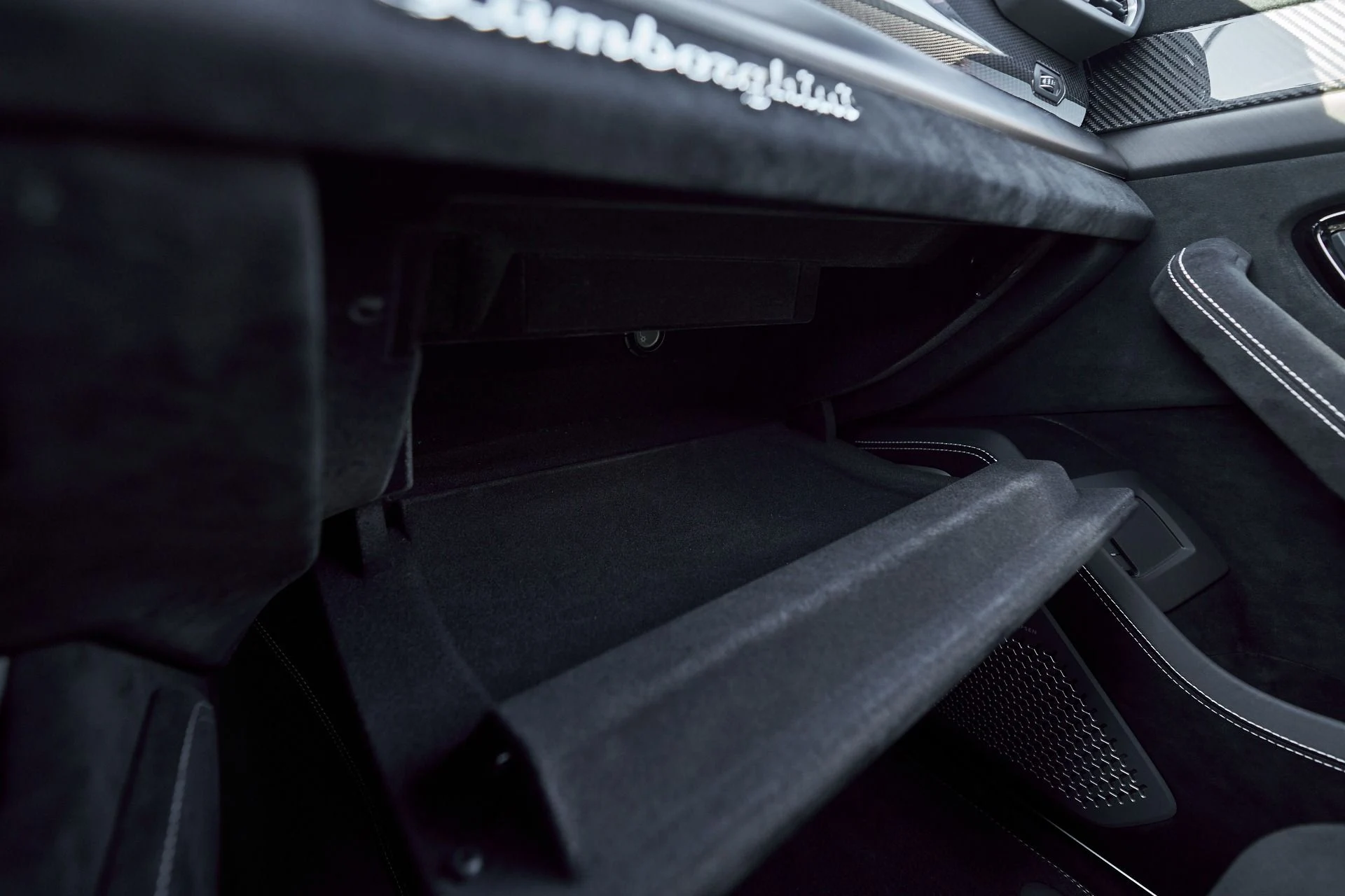 mph086_1076016577_Used_2024_Lamborghini_Urus_Performante_1764124946_707cf9695b