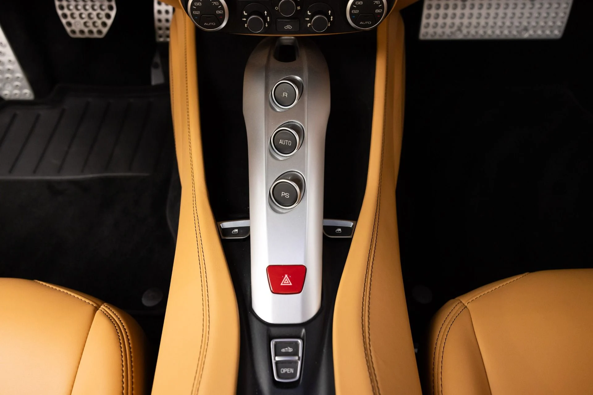 mph086_13775029_Used_2017_Ferrari_California_T_1784583649_3a6cc69332
