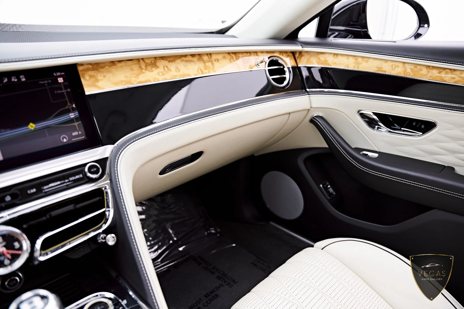mph086_1507127008_Used_2022_Bentley_Flying_Spur_V8_1782495130_be685419f7
