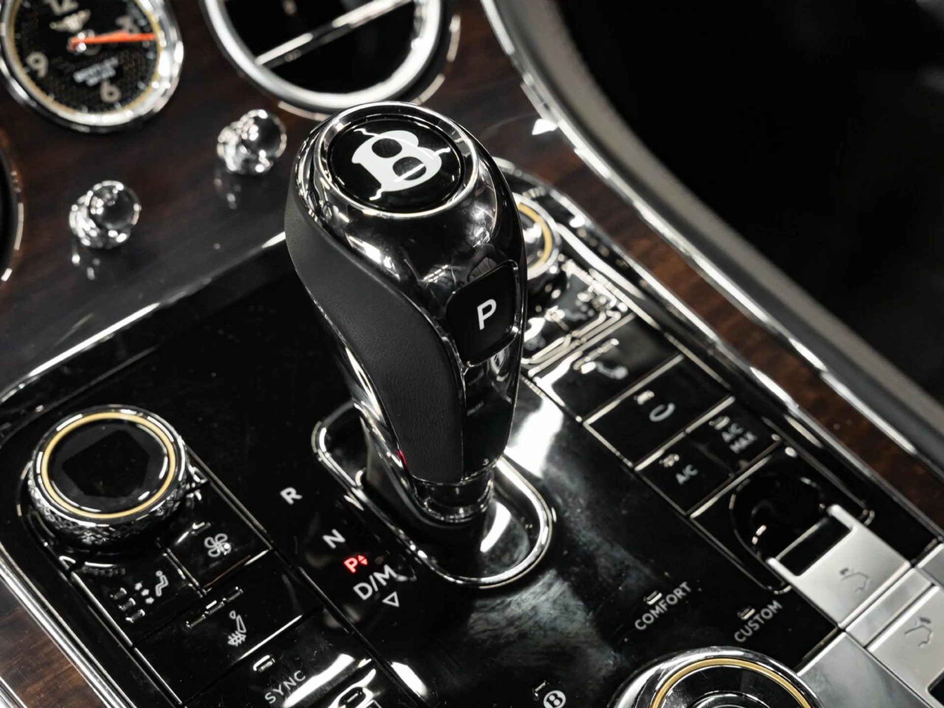 mph086_1645769344_bentley_continental_2022_6b29355410