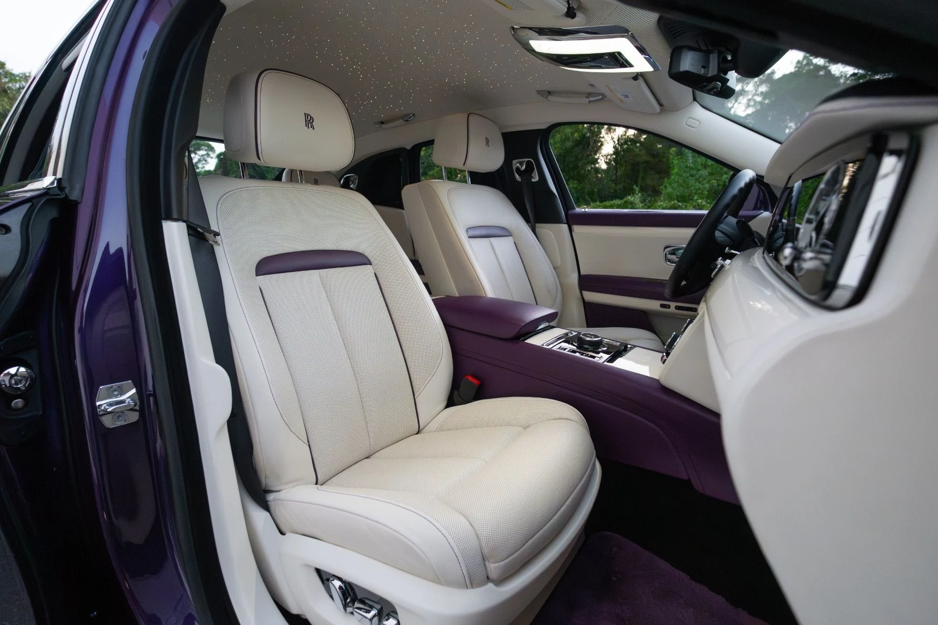 mph086_2014799430_Used_2021_Rolls_Royce_Ghost_1762913749_29fcba95cc