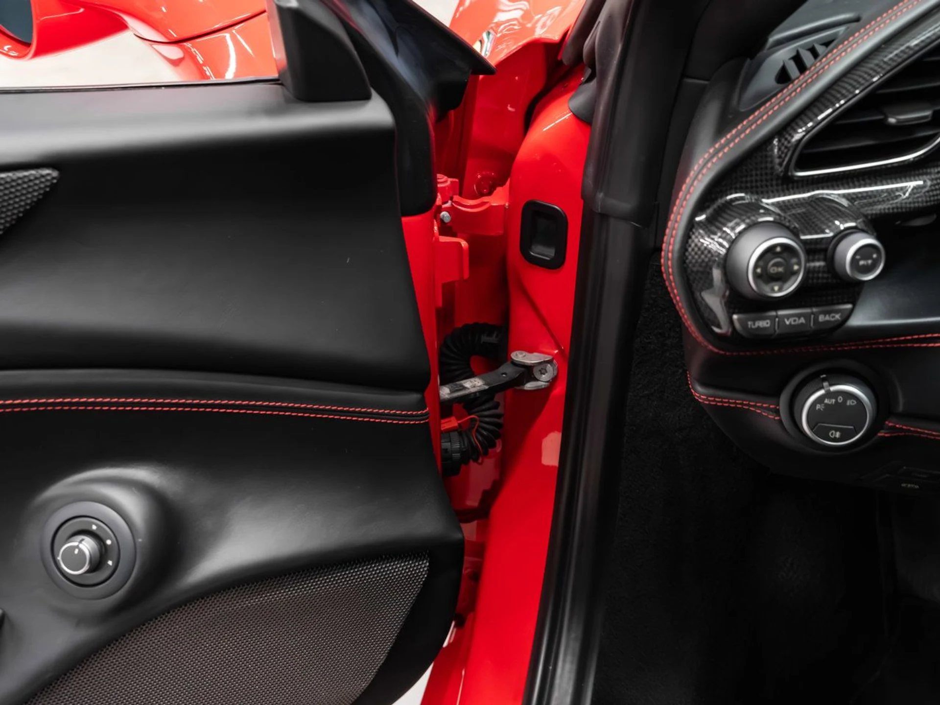 mph086_2062745342_ferrari_488_gtb_2017_4f8d8ebffa