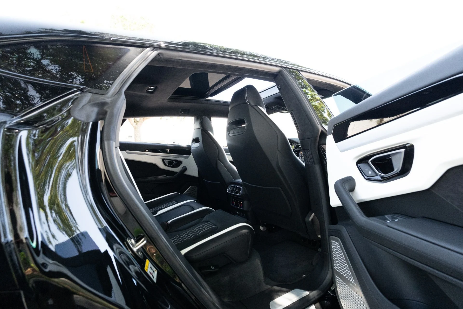 mph086_2096572469_Used_2023_Lamborghini_Urus_S_1780940773_5ec7d2a650