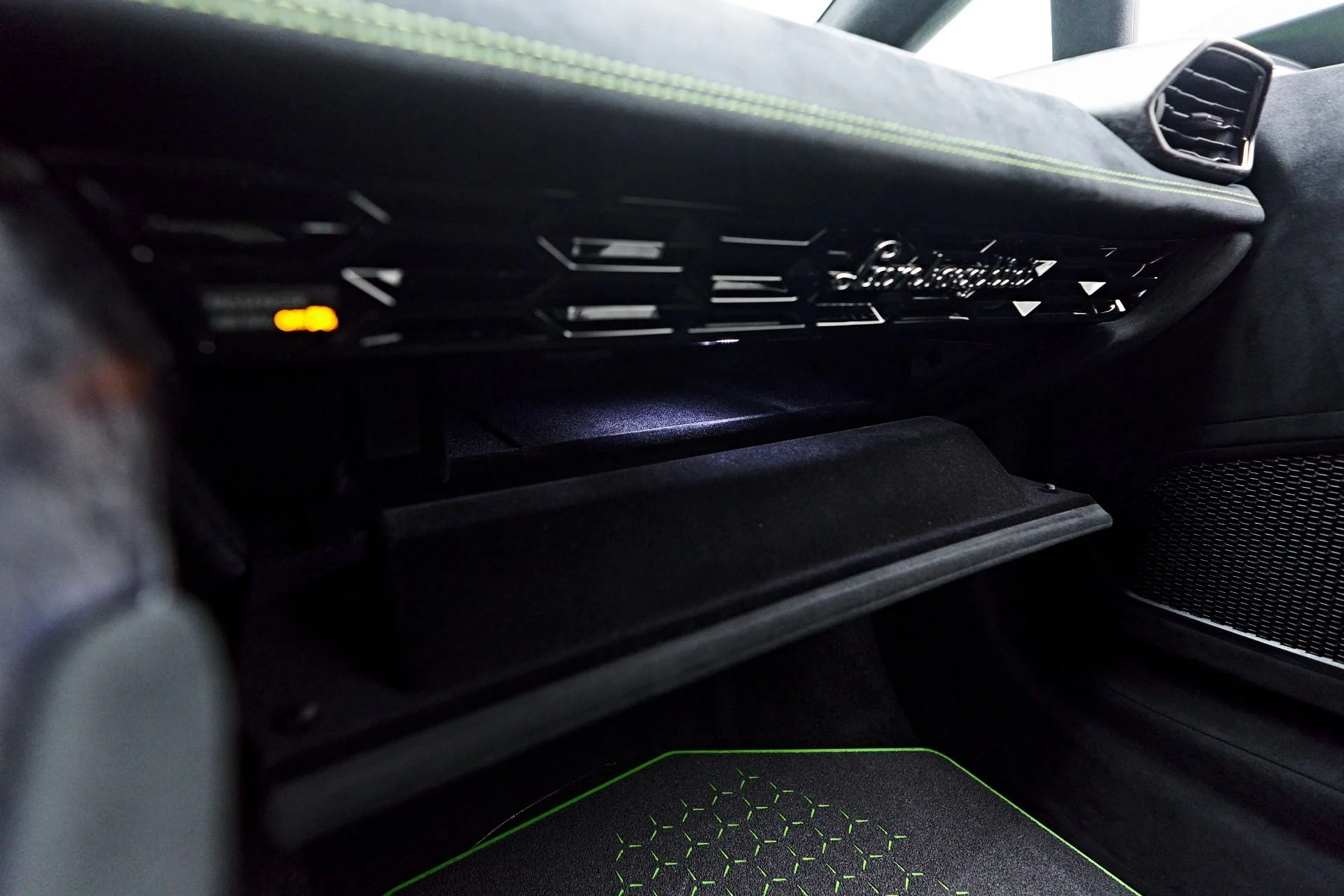 mph086_2299173152_Used_2019_Lamborghini_Huracan_Performante_1757626125_ddddd26373