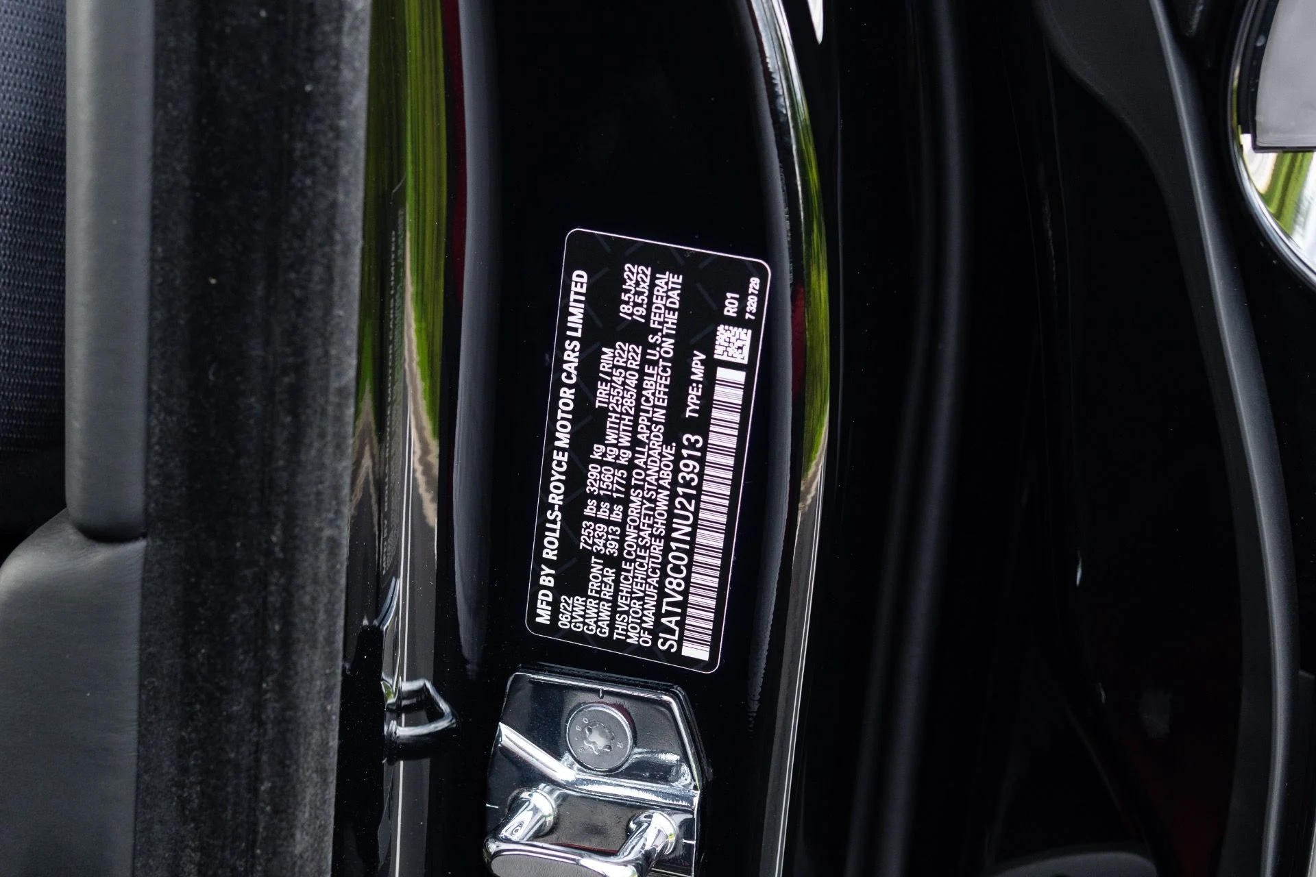 mph086_2348907686_Used_2022_Rolls_Royce_Black_Badge_Cullinan_1776130970_dff44af2e4