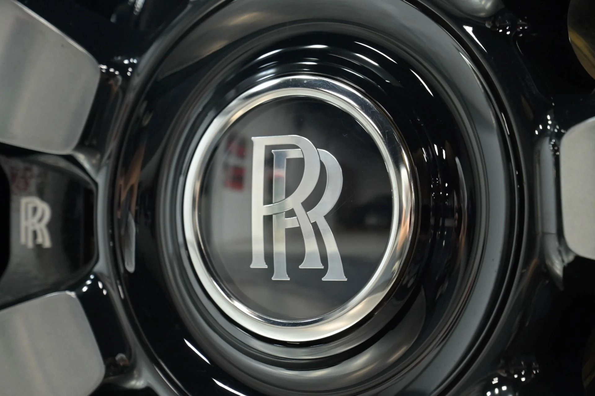 mph086_2457488315_Used_2023_Rolls_Royce_Cullinan_1782858223_e51b671d21