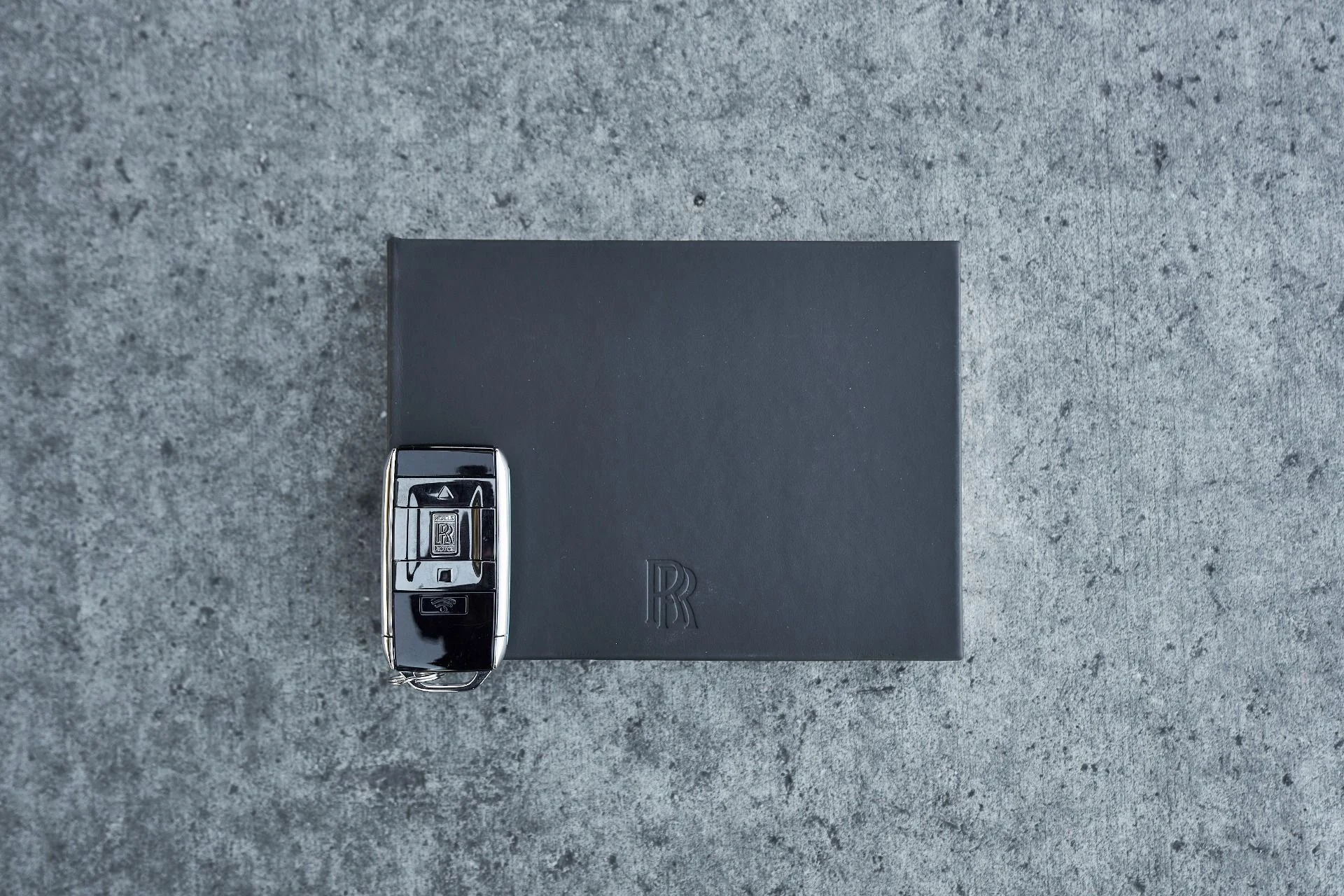 mph086_2718607886_Used_2025_Rolls_Royce_Ghost_Base_1765592333_4d57176a92