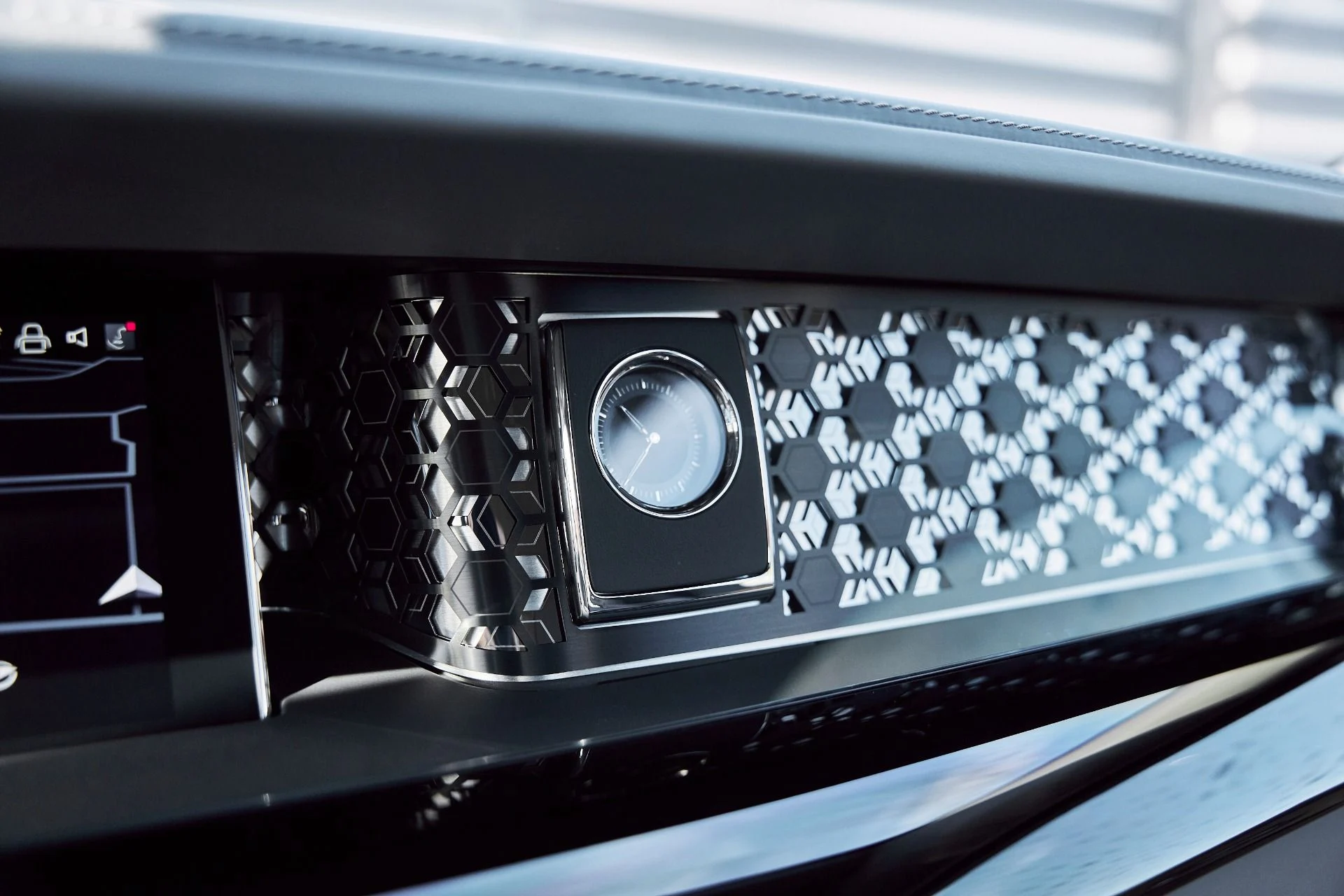 mph086_2909361690_Used_2025_Rolls_Royce_Phantom_Base_1769481053_840bbfd29c