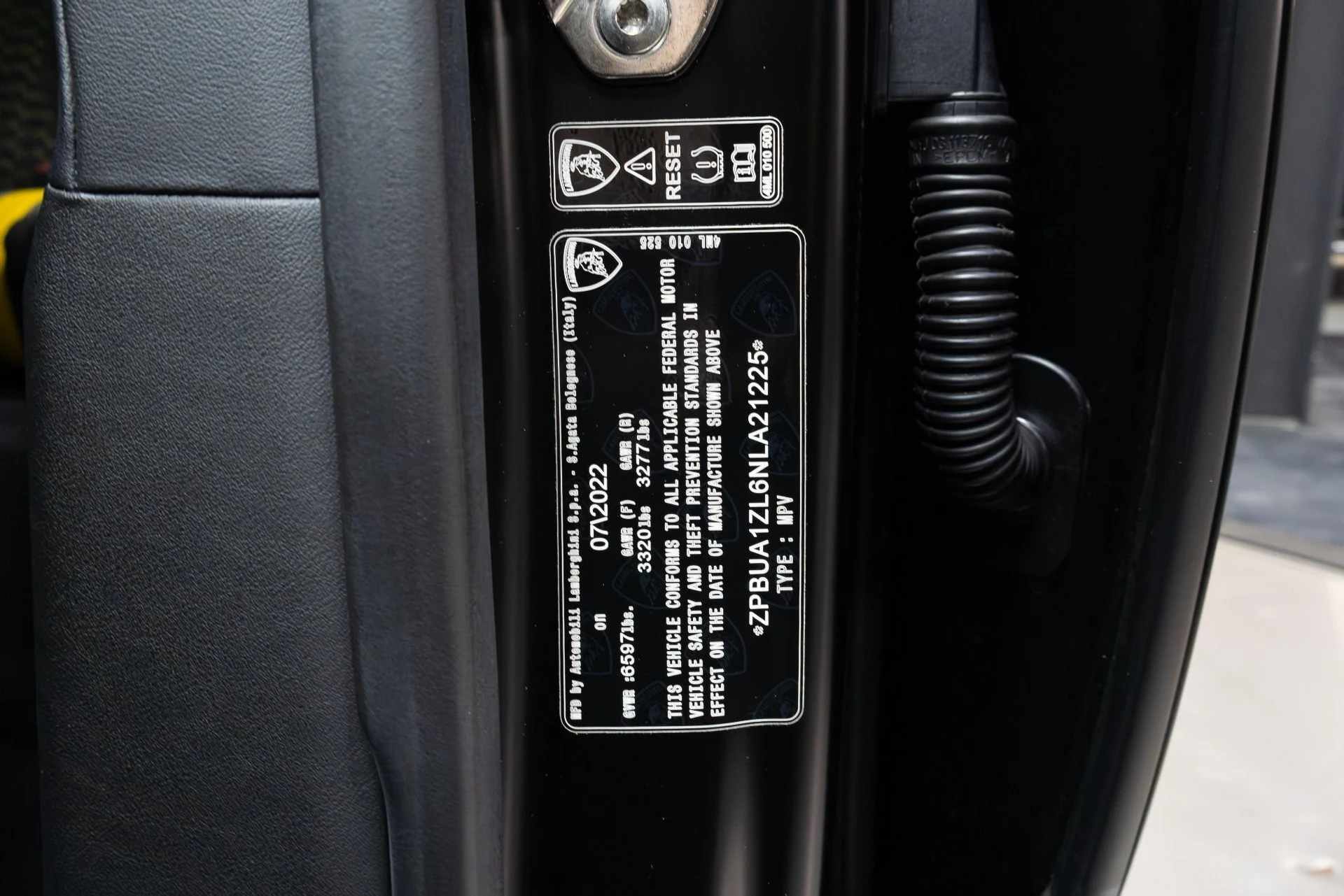 mph086_3022583638_Used_2022_Lamborghini_Urus_Graphite_Capsule_1775757245_e76c3d14cd