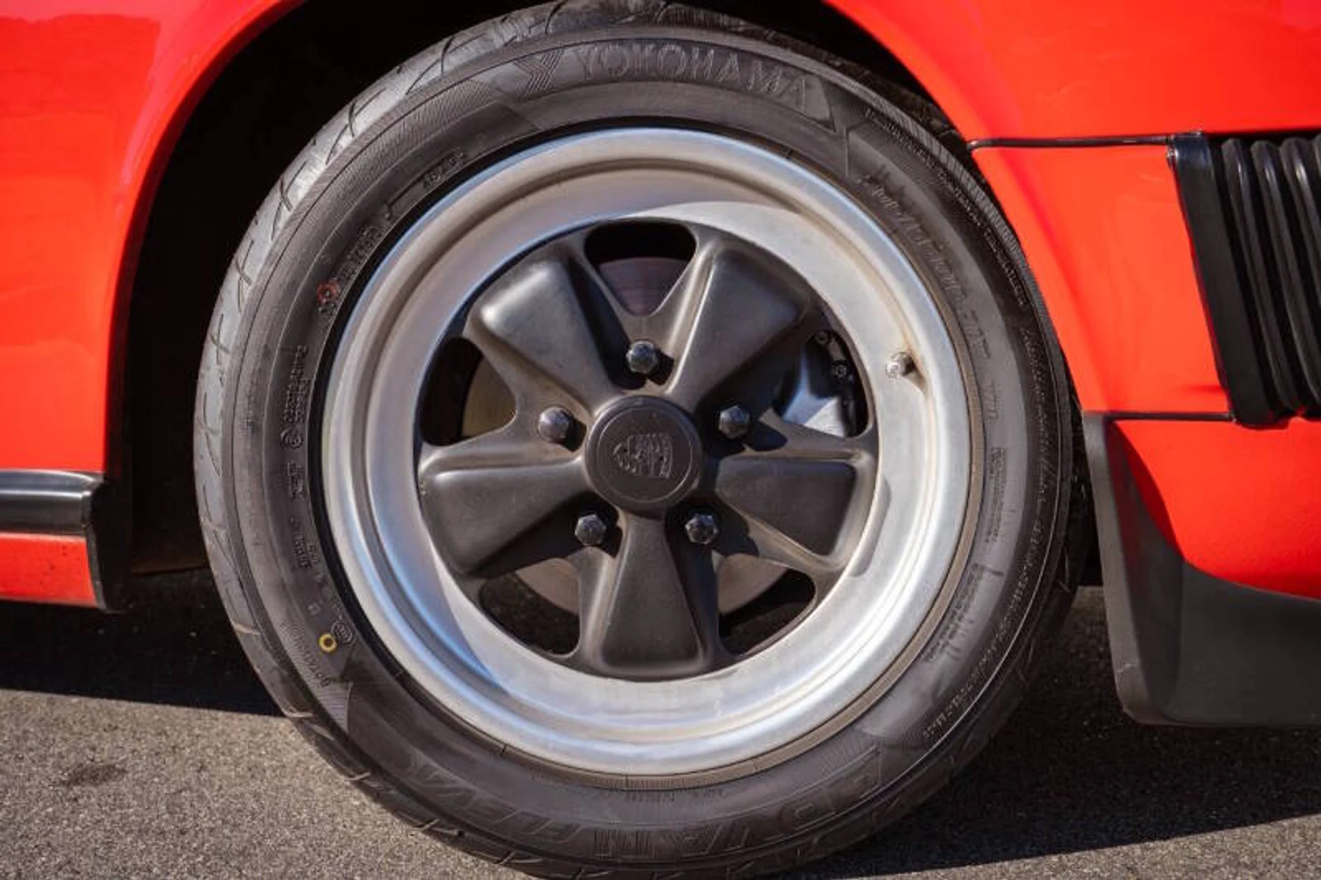 mph086_3235443755_1985_porsche_911_carrera_2dr_coupe_46abe70857