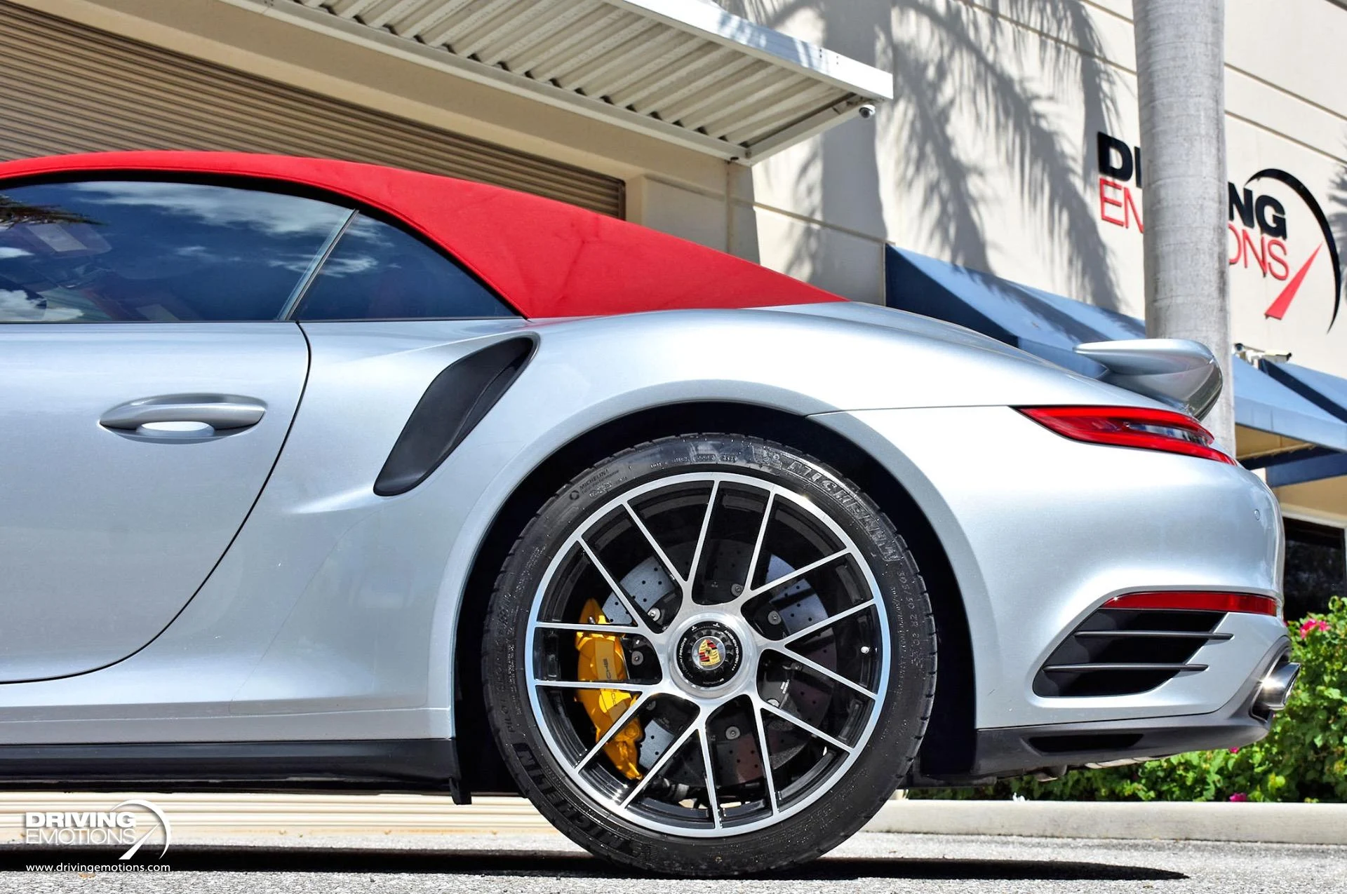 mph086_330998320_866_p87_l_0366d1b929