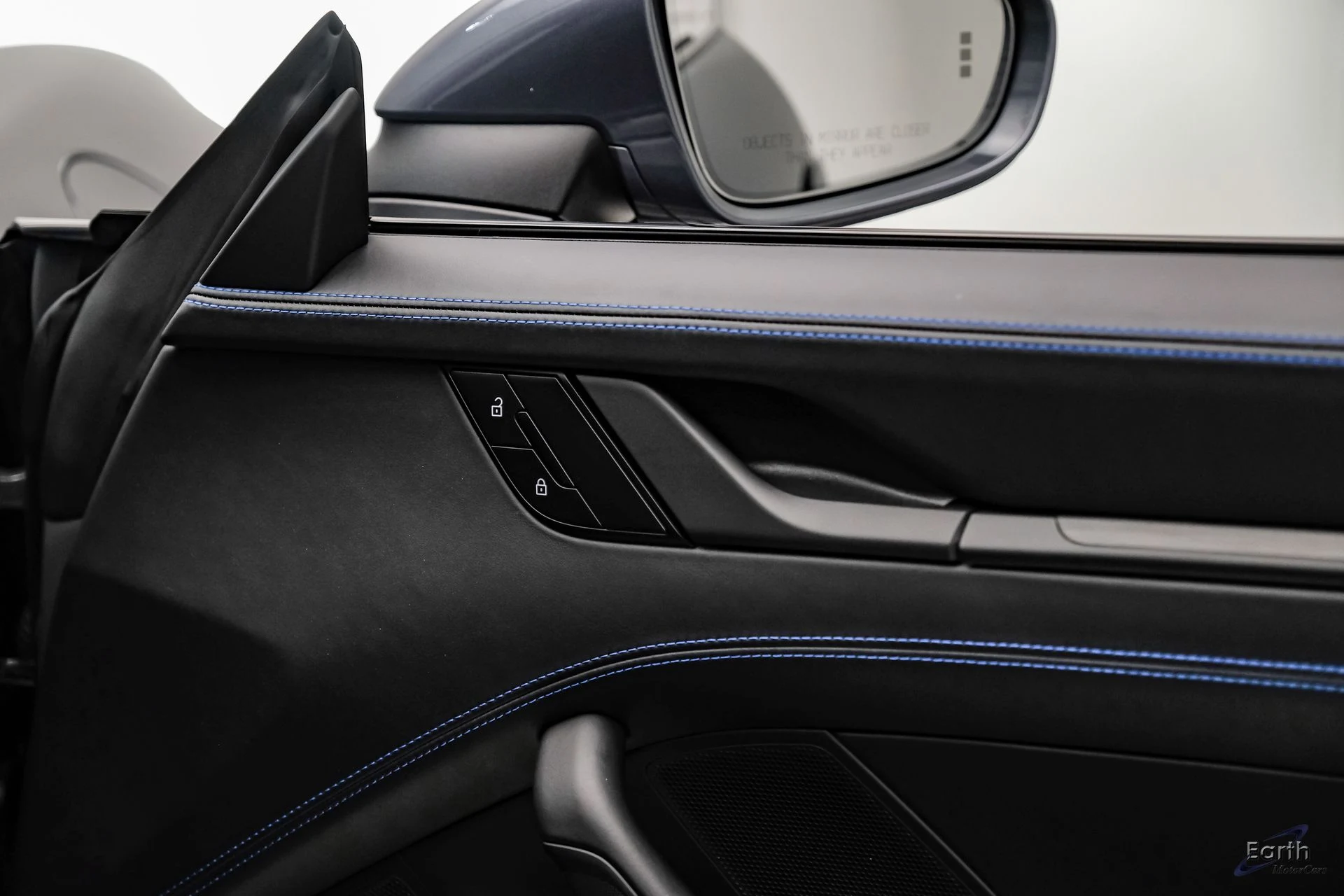 mph086_3360133789_6d102f18326d1175f0b70233d3bb146ex_cee133006a