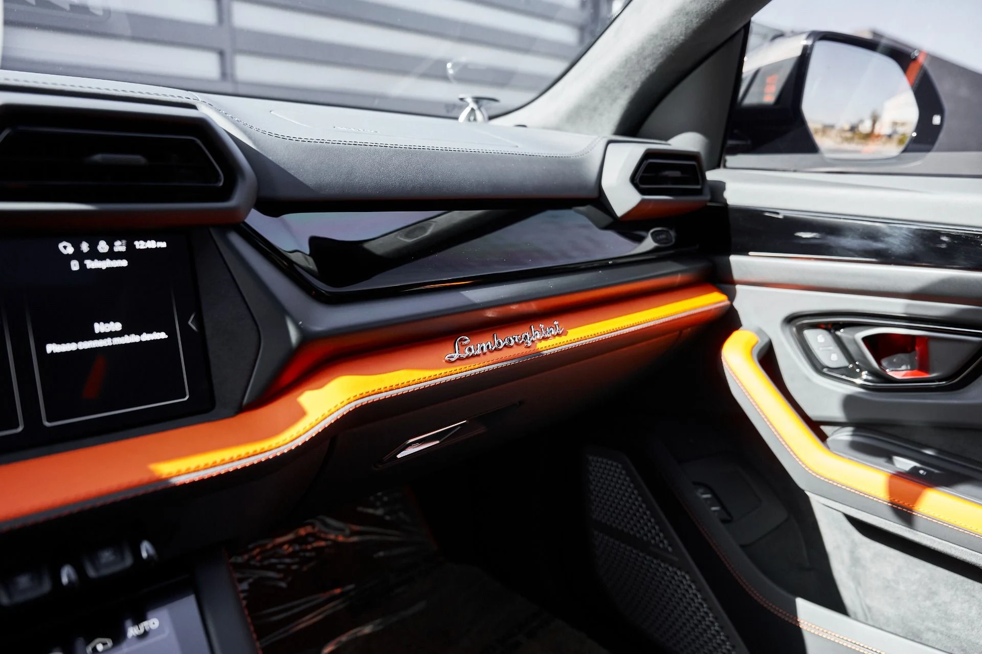 mph086_3515056551_Used_2025_Lamborghini_Urus_SE_1770086570_ddc0a5a9fd