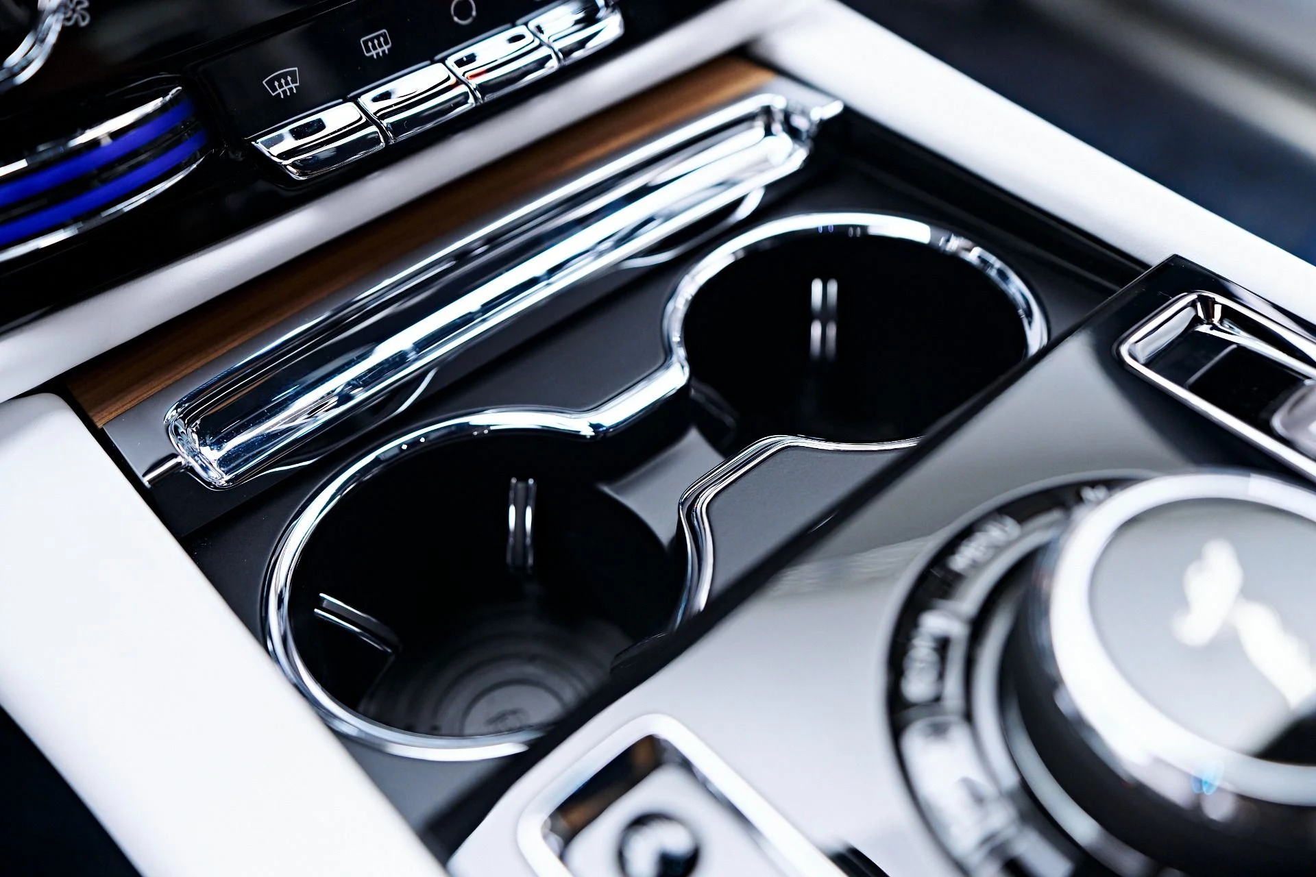 mph086_3777934683_Used_2023_Rolls_Royce_Ghost_1755200436_bbe3f24724