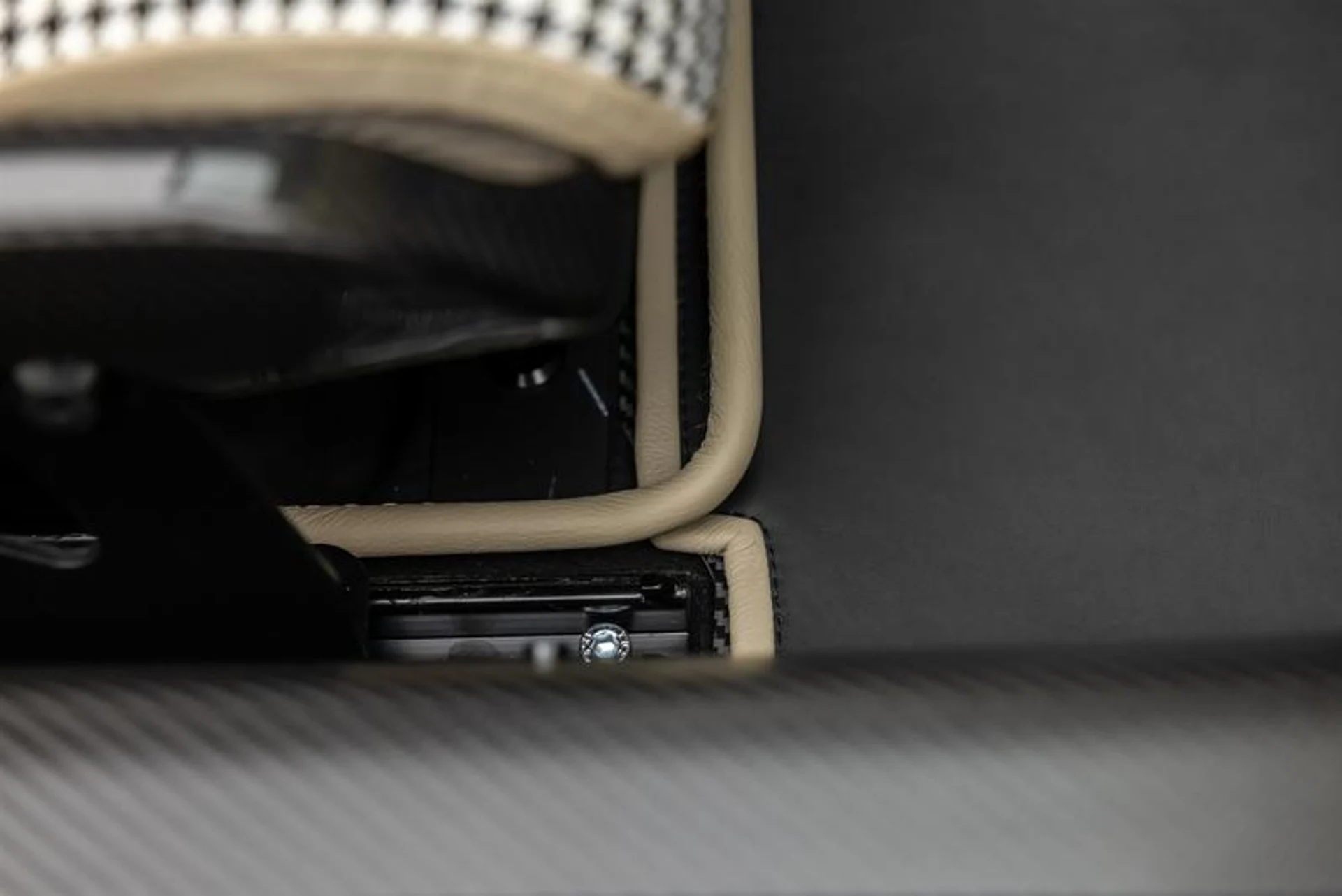 mph086_3875497173_93_B989_C6_97_D5_4285_BF_30_29_A1_C43_D0_A11_b75f4b0748