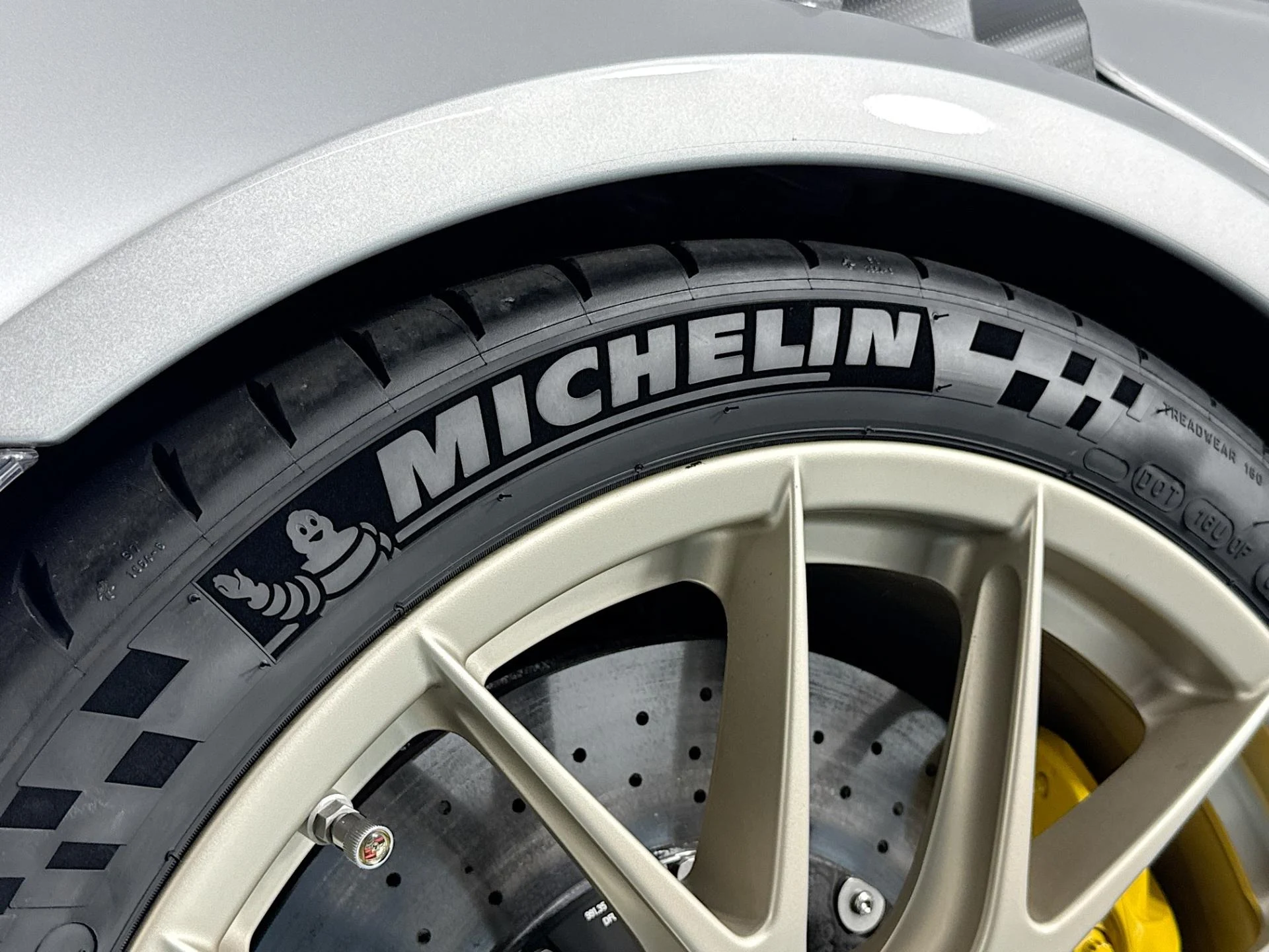 mph086_4162423368_Used_2018_Porsche_911_GT_2_RS_1784763026_26bf6492a8