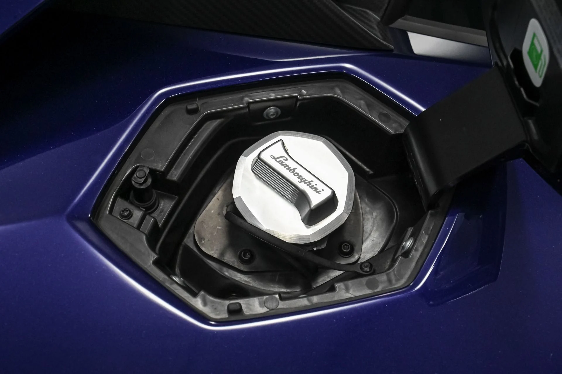 mph086_4256060318_Used_2019_Lamborghini_Aventador_SVJ_1760550494_8cb6b0c5e3