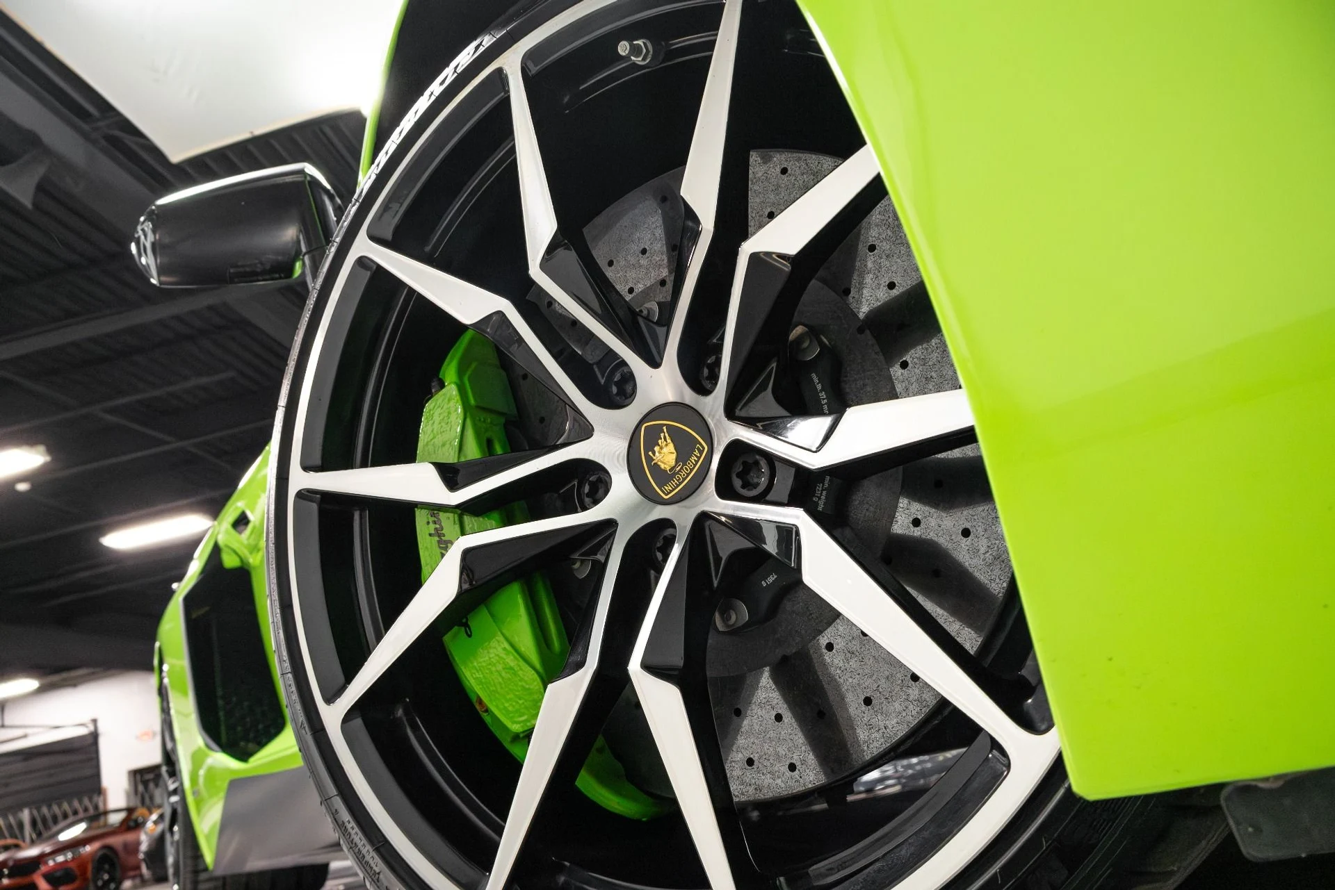 mph086_43986893_Used_2015_Lamborghini_Aventador_1764723845_fe37a1f740