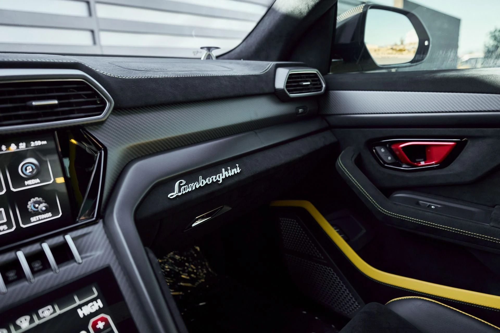 mph086_912388916_Used_2024_Lamborghini_Urus_Performante_1768011700_421fd6cd31