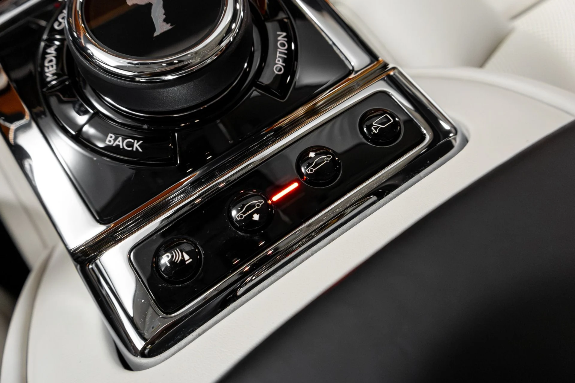 mph086_959732171_Used_2019_Rolls_Royce_Phantom_1770350910_75d898e08c