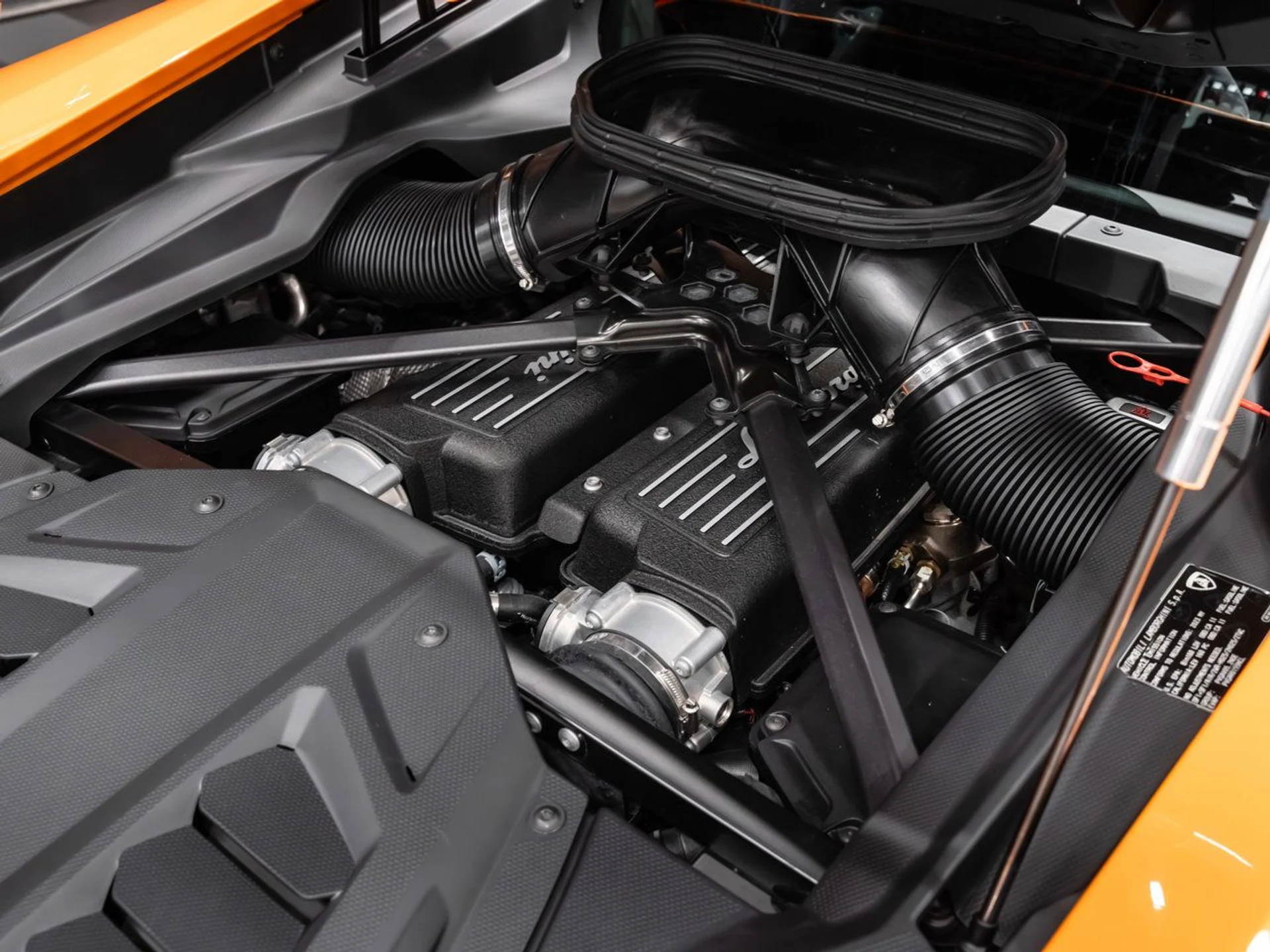 mph086_974946344_lamborghini_huracan_2023_fc7b149753