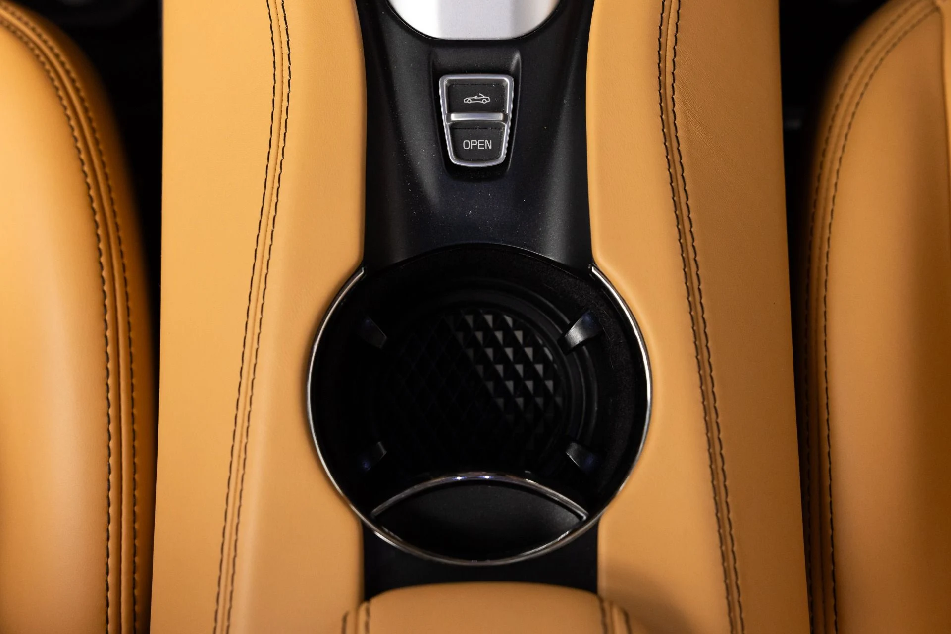 mph087_105283274_Used_2017_Ferrari_California_T_1784583649_5dd1ec6fbb