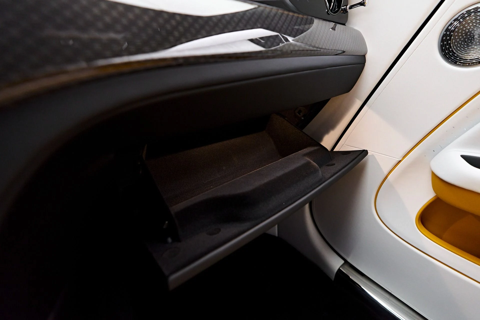 mph087_111493300_Used_2025_Rolls_Royce_Spectre_Base_1753213338_d3b9a64276